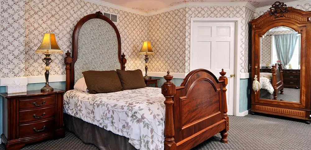 Deluxe Queen Room in Elk Forge Bed and Breakfast