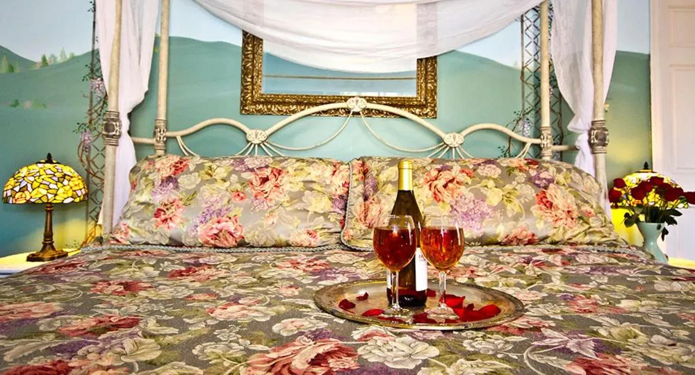 Deluxe Double Room with Balcony in Elk Forge Bed and Breakfast