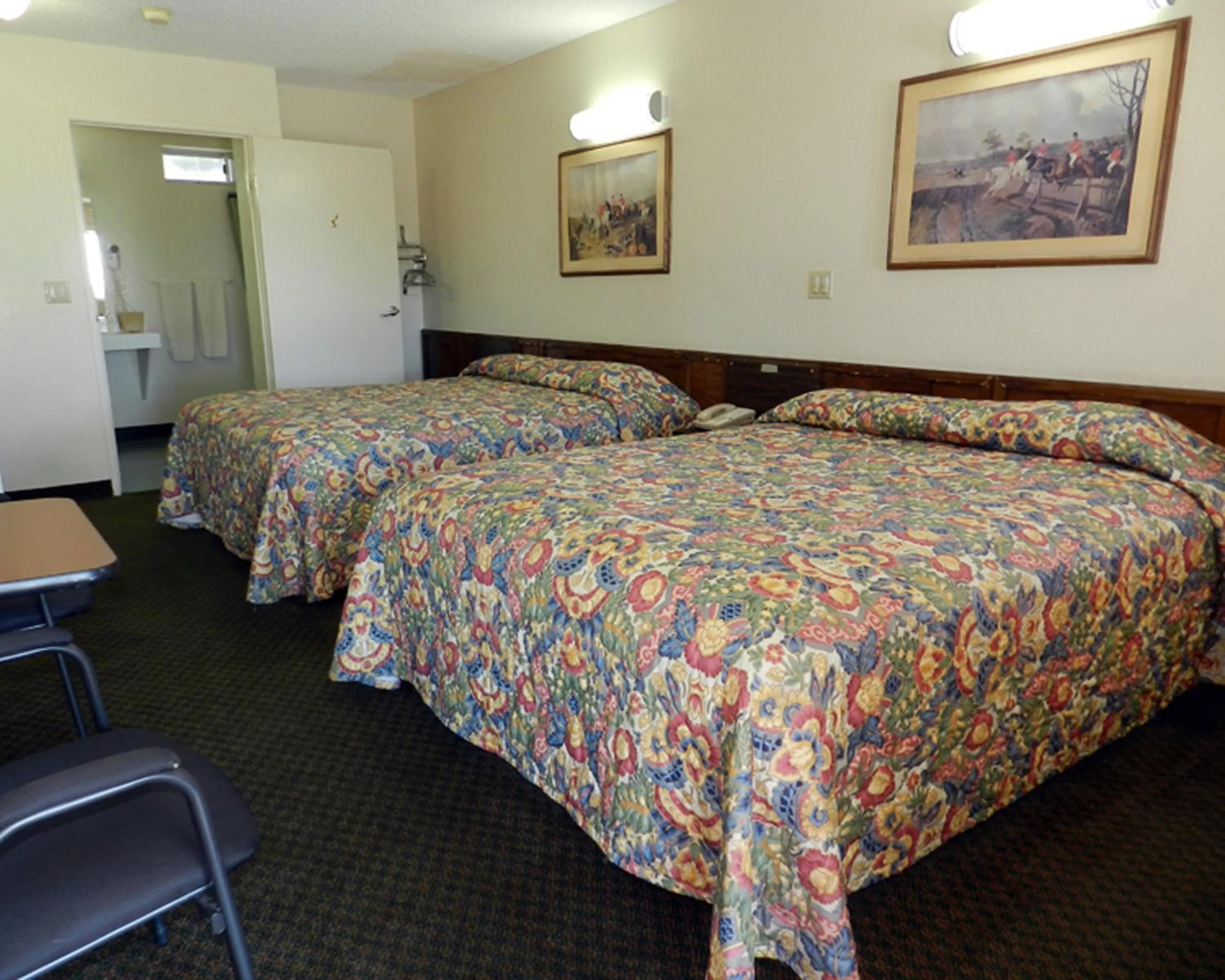 Queen Room with Two Queen Beds - Non-Smoking in High Desert Motel Joshua Tree National Park