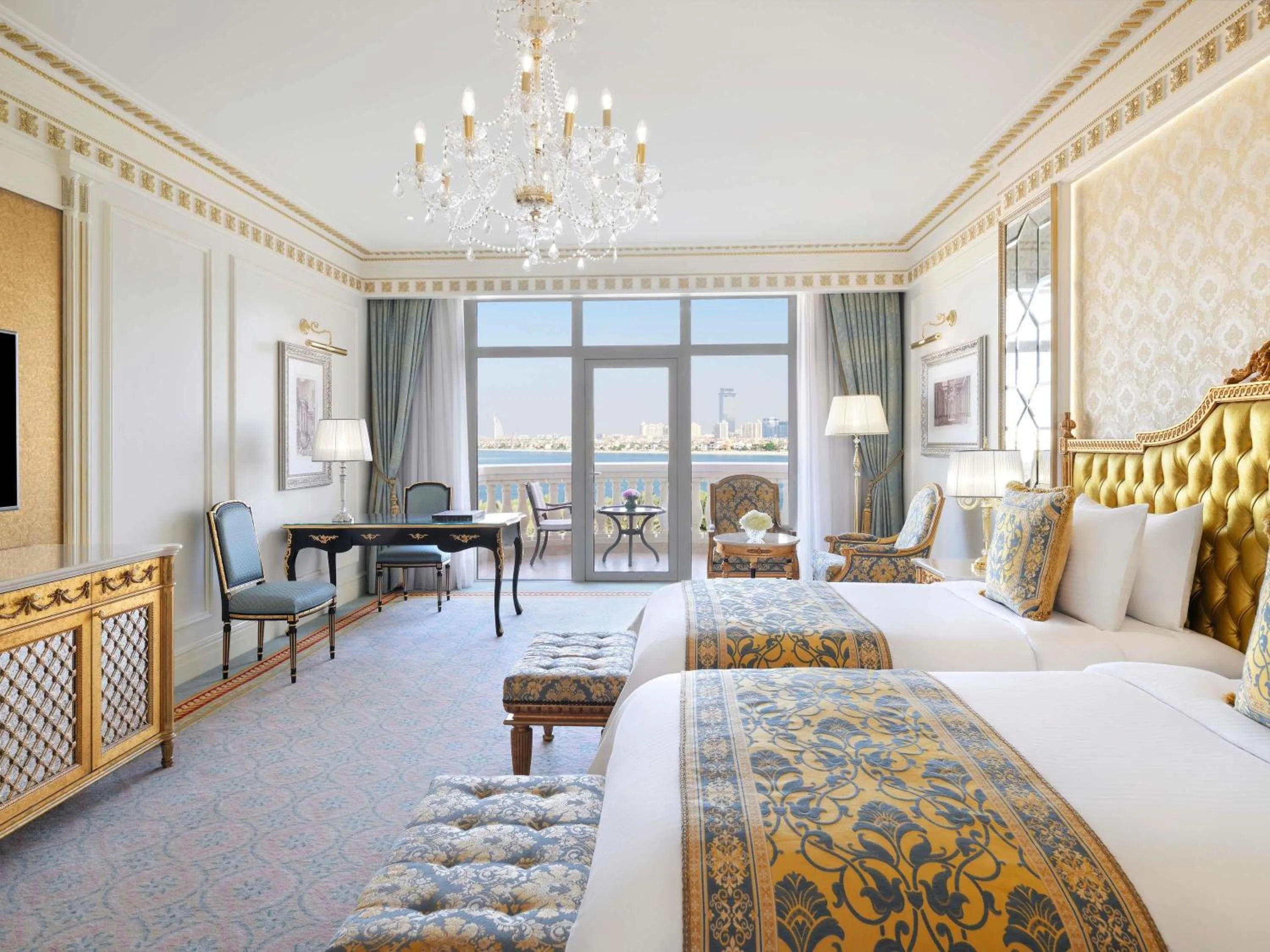 Premier Palm View Room With balcony in Raffles The Palm