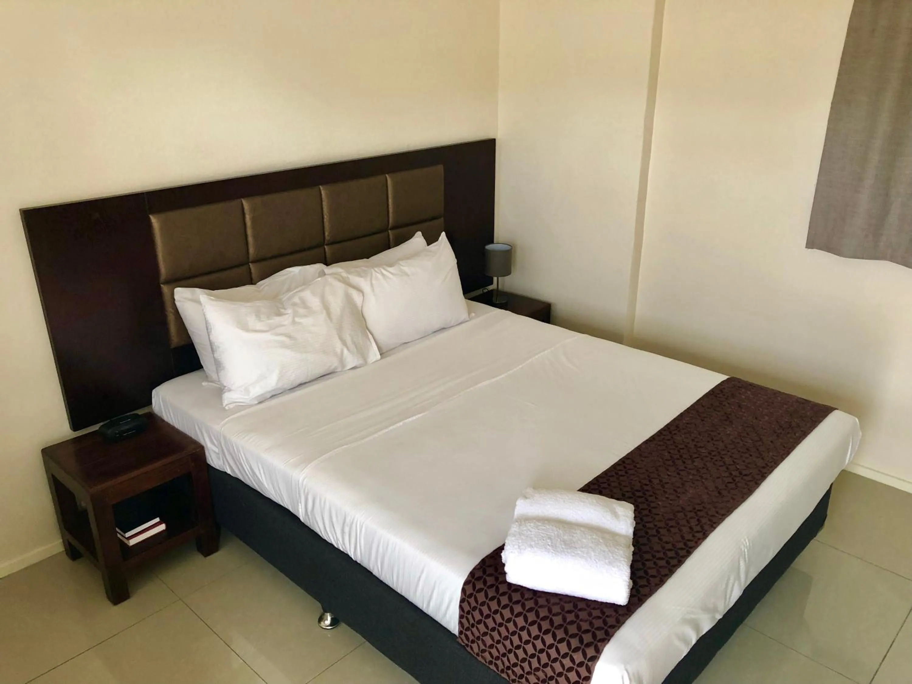 Queen Room in The White House Hotel