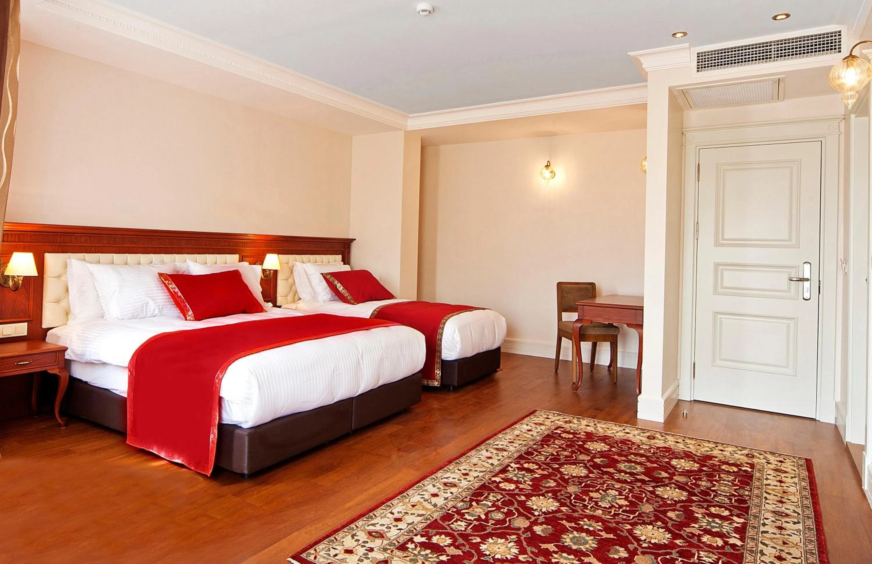 Superior Triple Room in Aren Suites