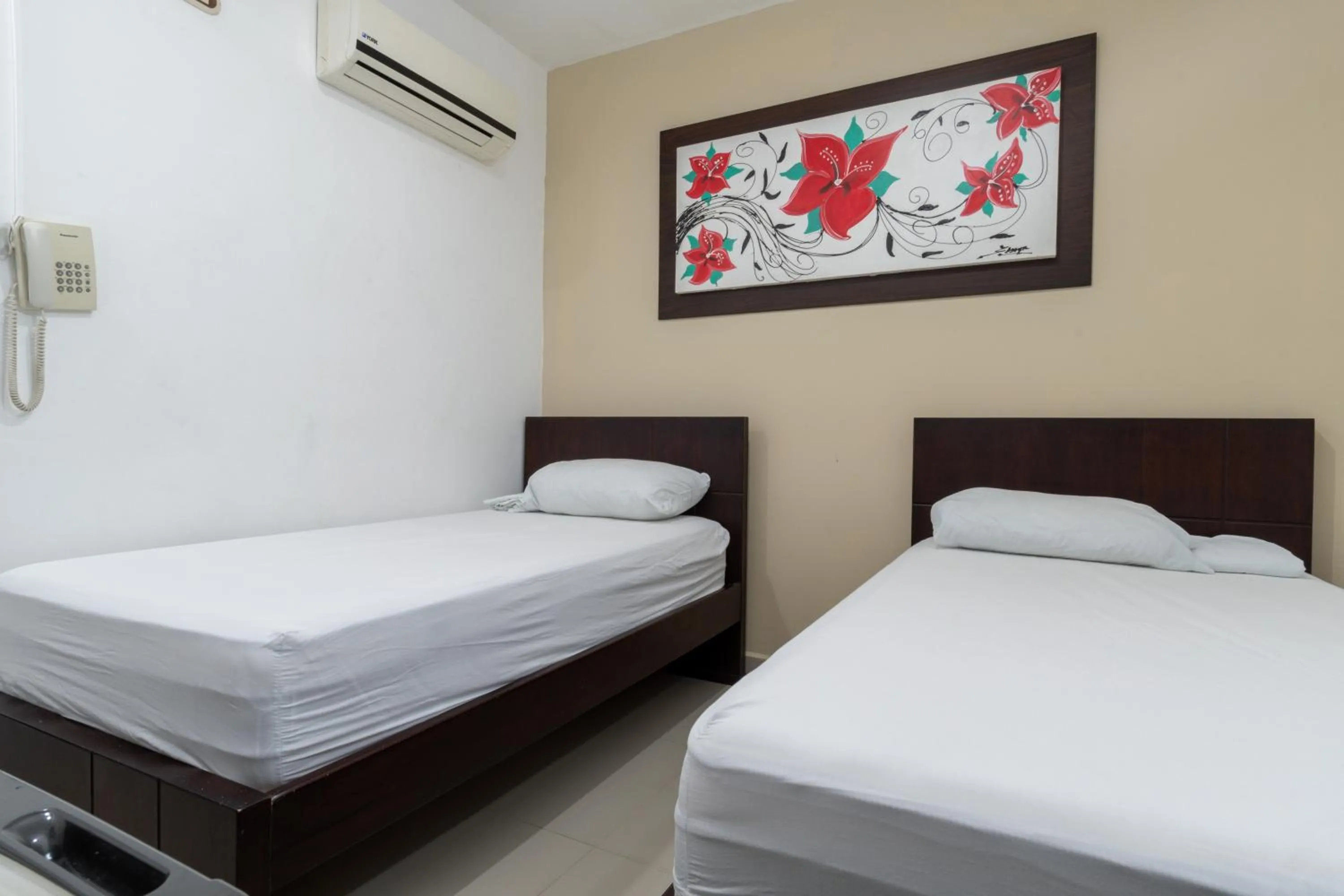 Twin Room in Genesis Hotel