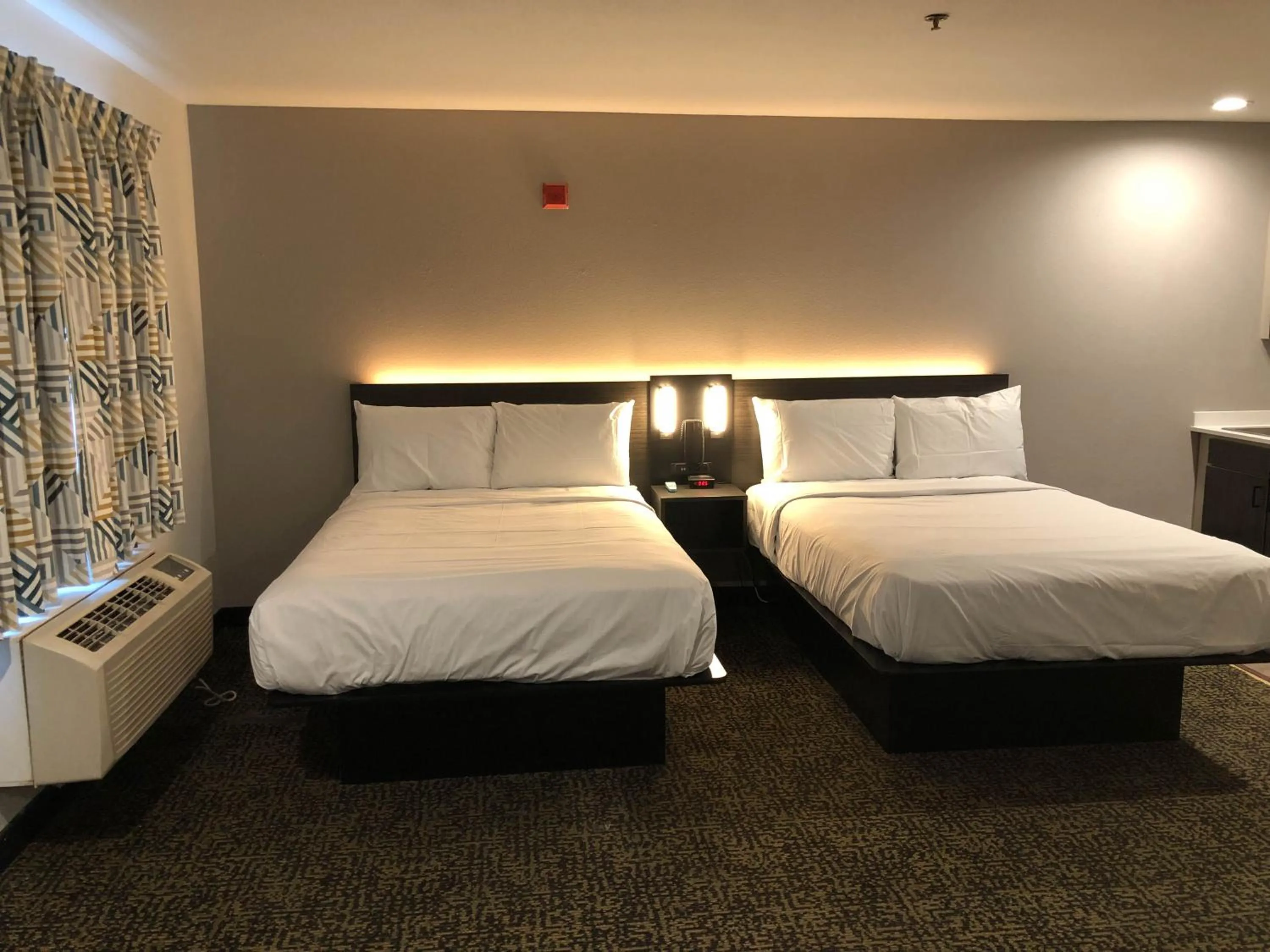 Quadruple Room - Non-Smoking in Studio 6 Killeen TX