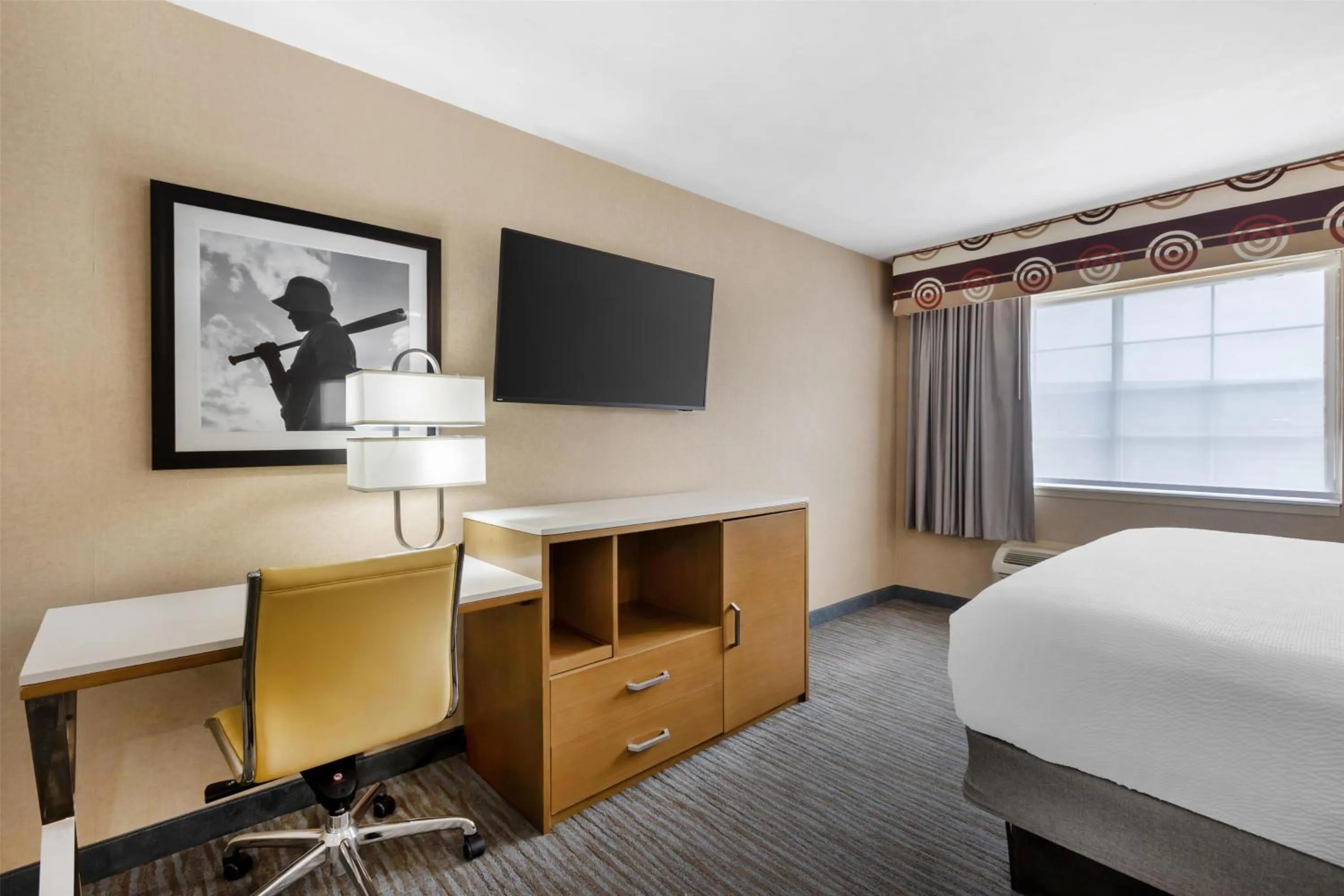 King Room with Bath Tub - Mobility Accessible/Non-Smoking in Best Western Cooperstown