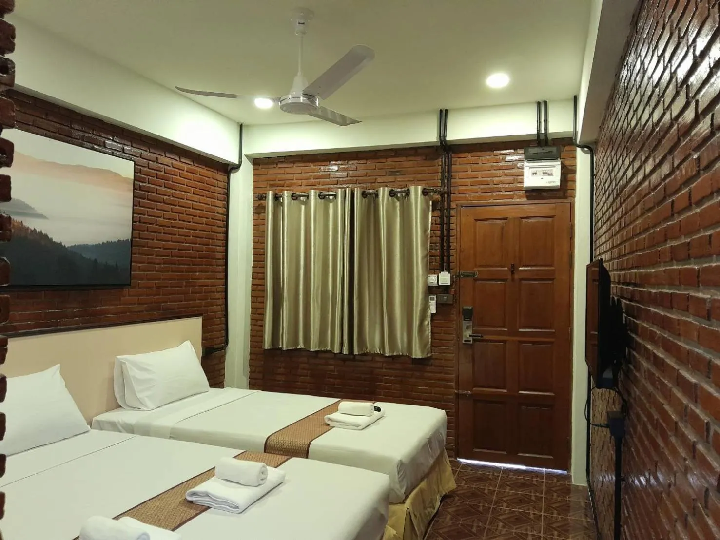Standard Triple Room with Air Conditioning in Ben Guesthouse