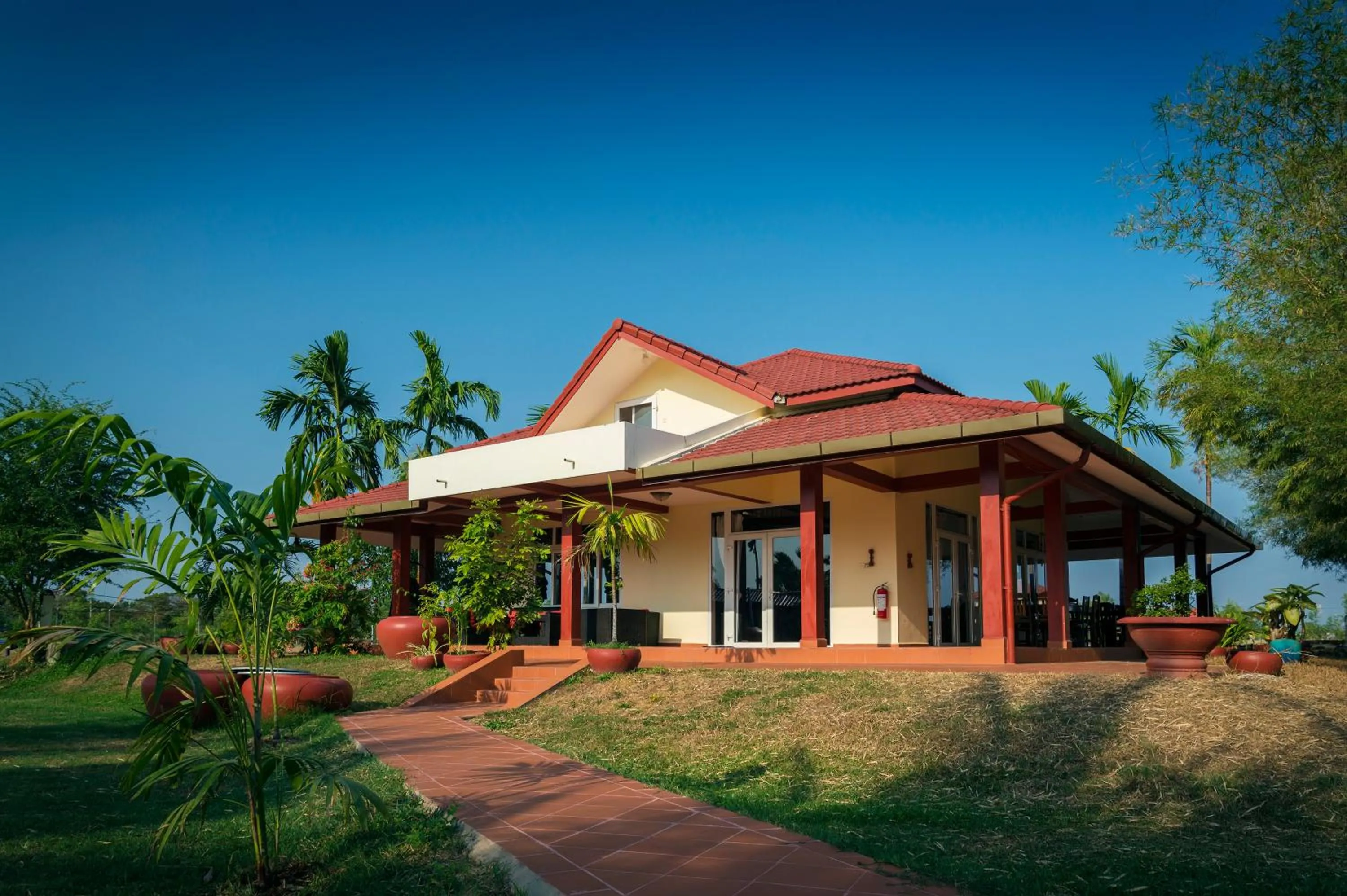 Family House (8 Adults) in Villa Vedici