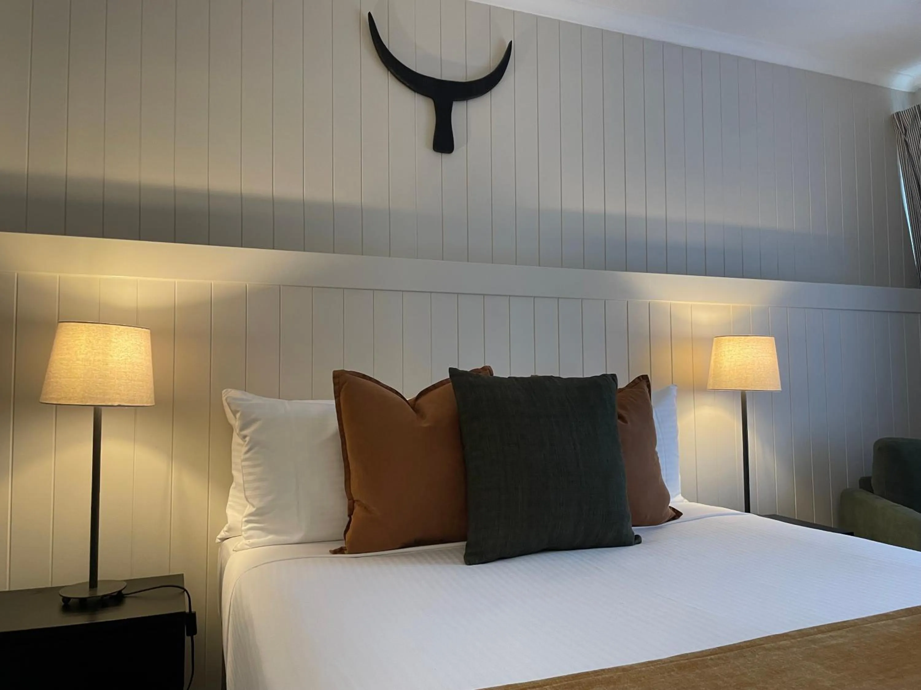 Deluxe Queen Room in The Black Bull Motel