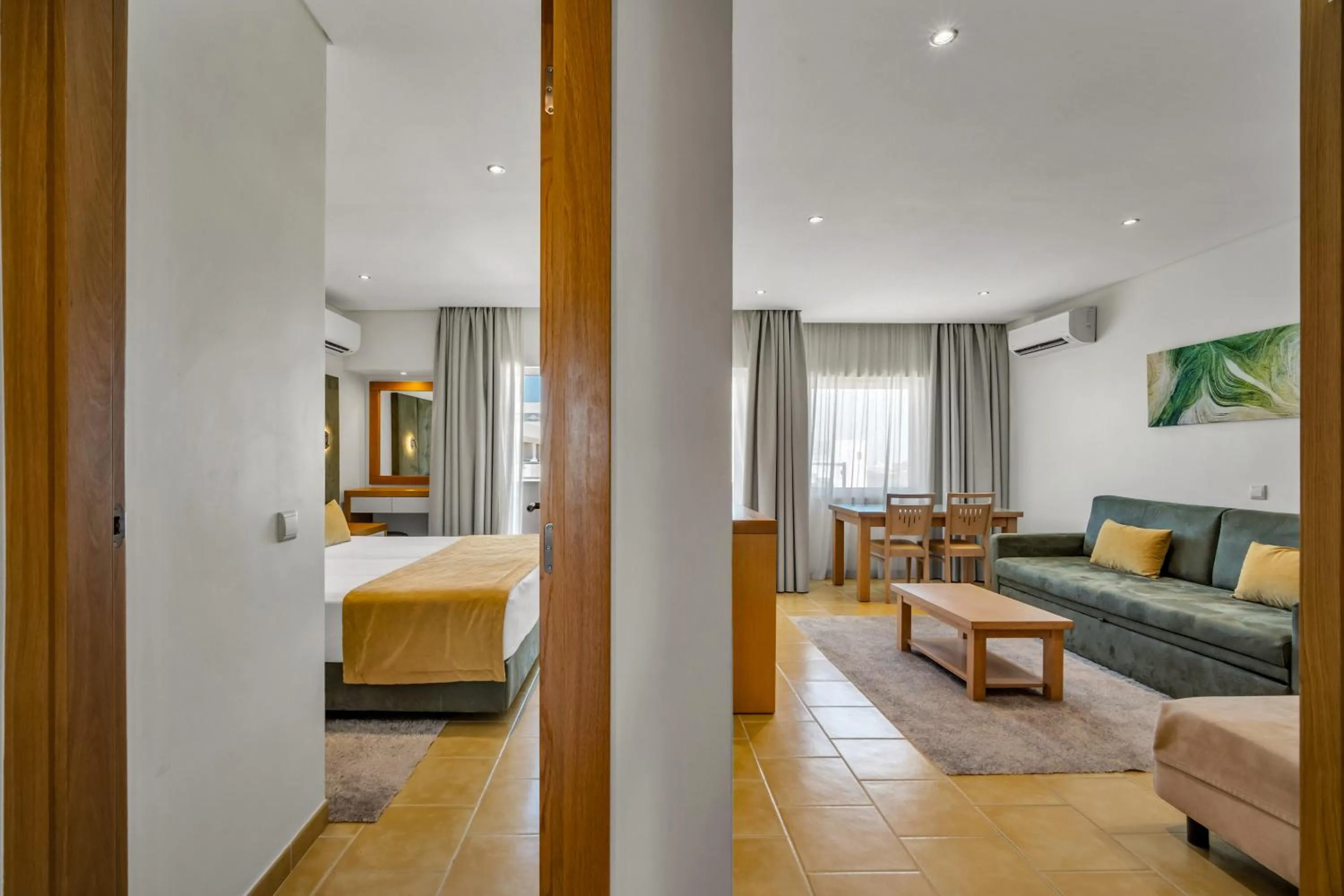 Suite with Partial Sea View in Albufeira Sol Hotel & Spa