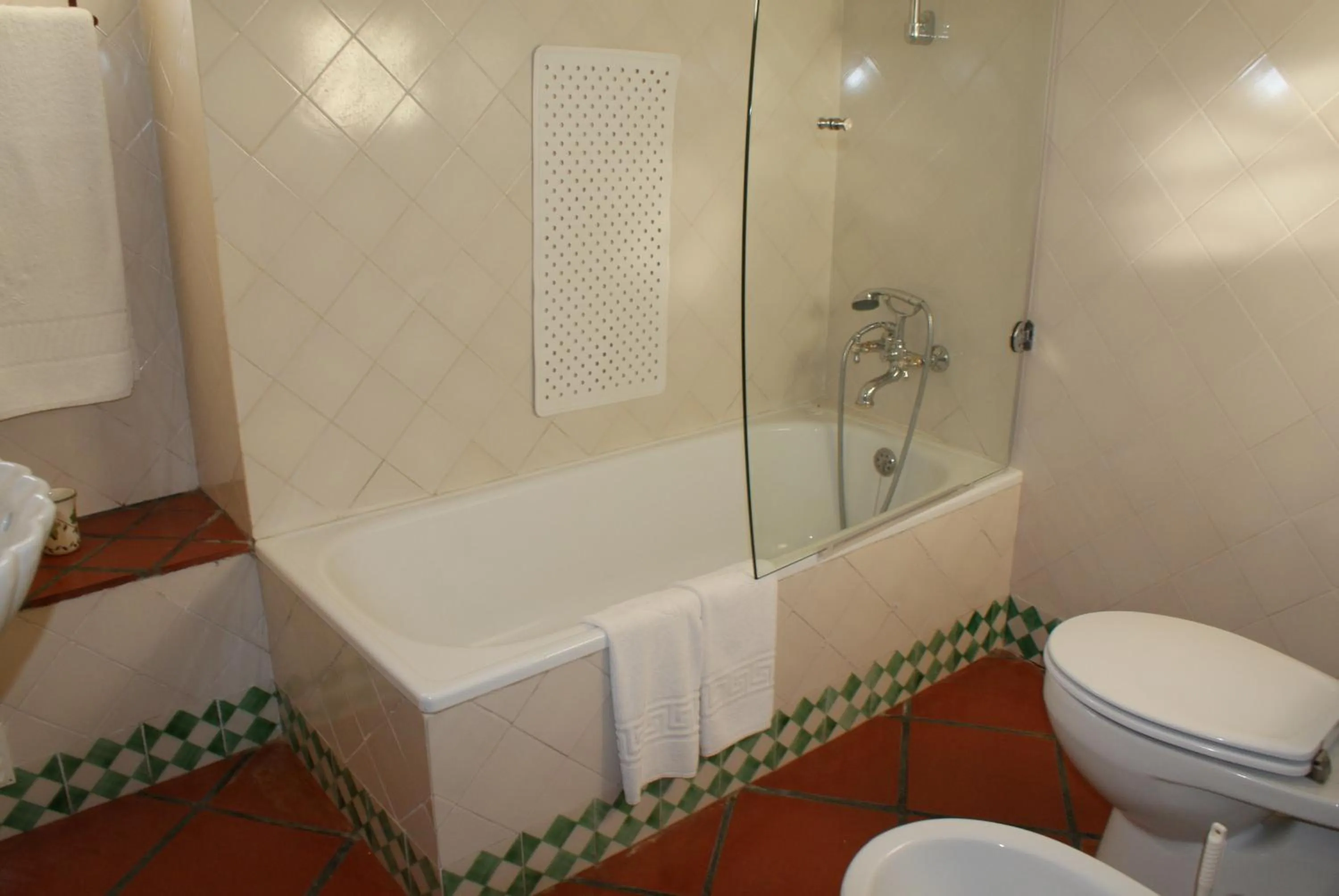 Family Room (2 Adults + 1 Child) in Monte da Corte Ligeira