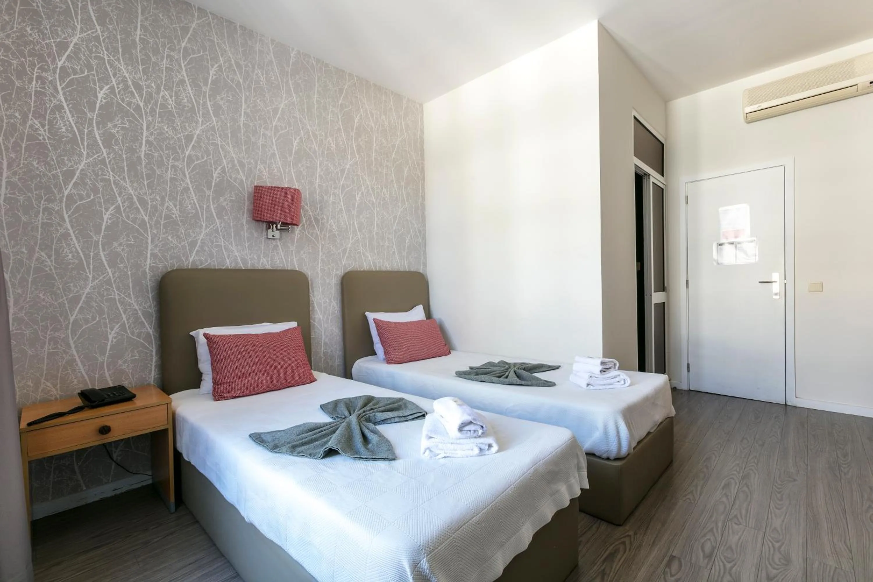 Twin Room in Guest House Porto Clerigus