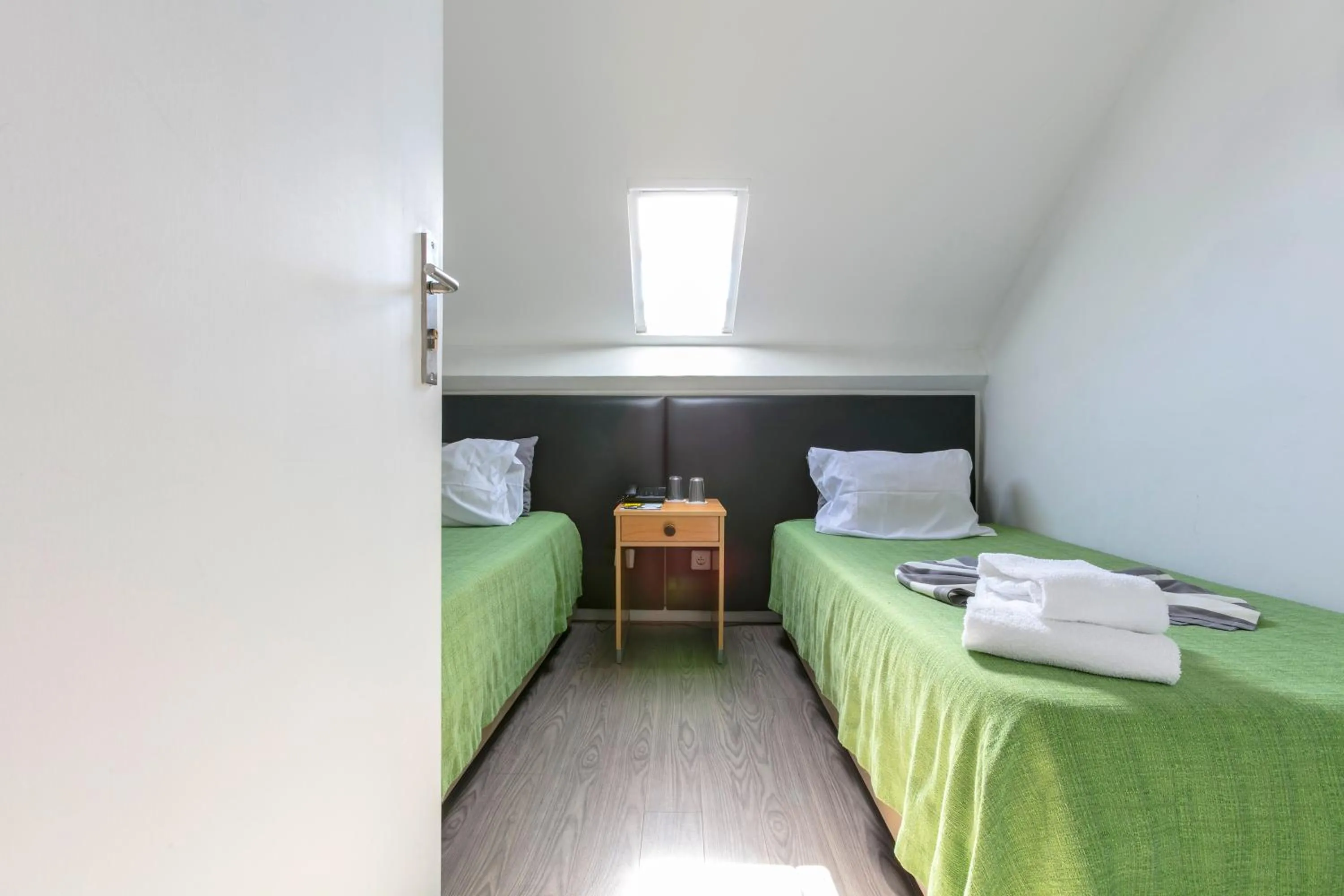 Twin Room with Shared Bathroom in Guest House Porto Clerigus