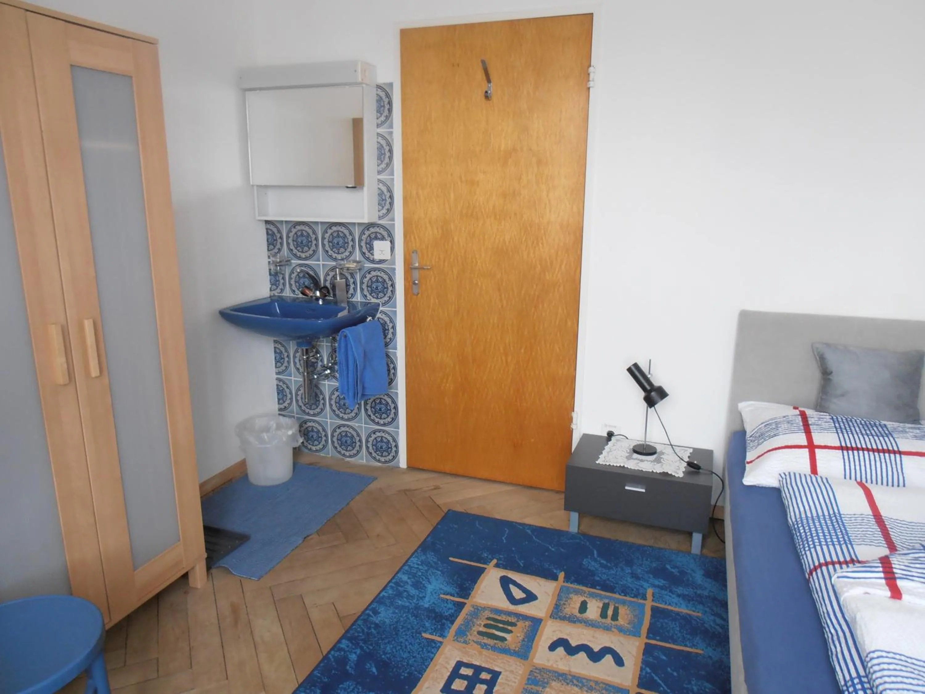 Single Room with Shared Bathroom in Don Camillo Gästehaus