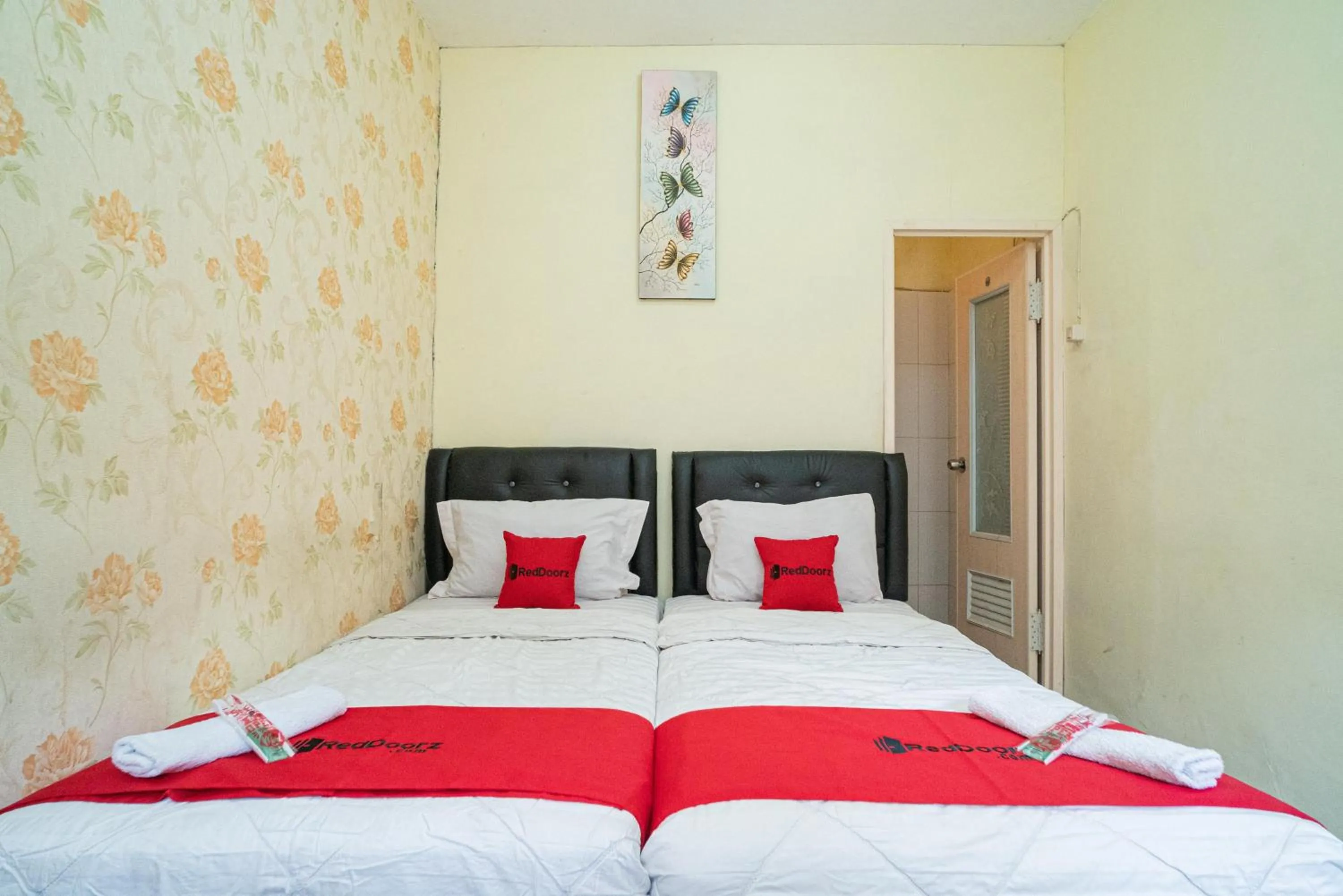 Twin Room in RedDoorz near Cyber Mall