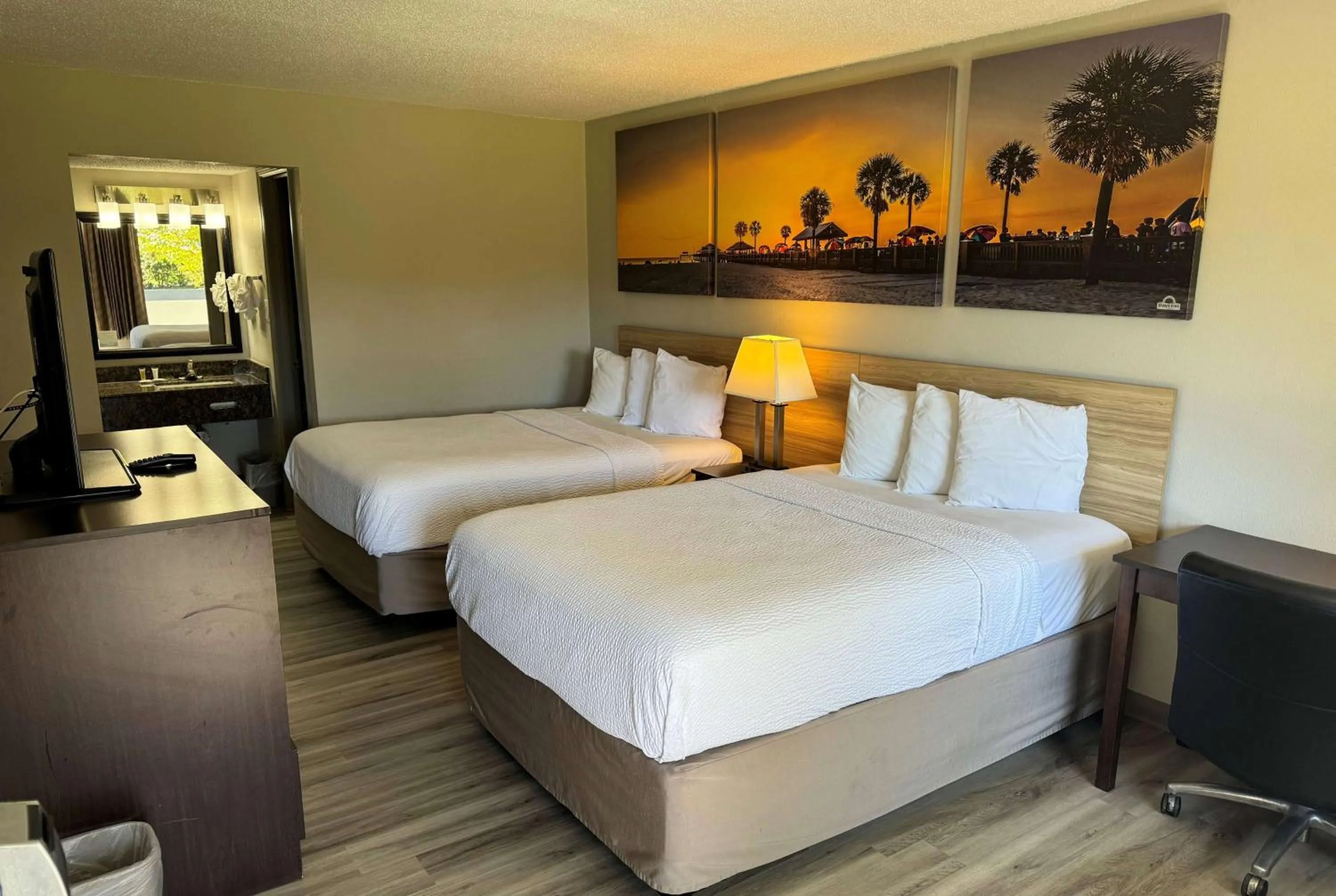 Deluxe Double Room with Two Double Beds - Non-Smoking in Days Inn by Wyndham Brooksville
