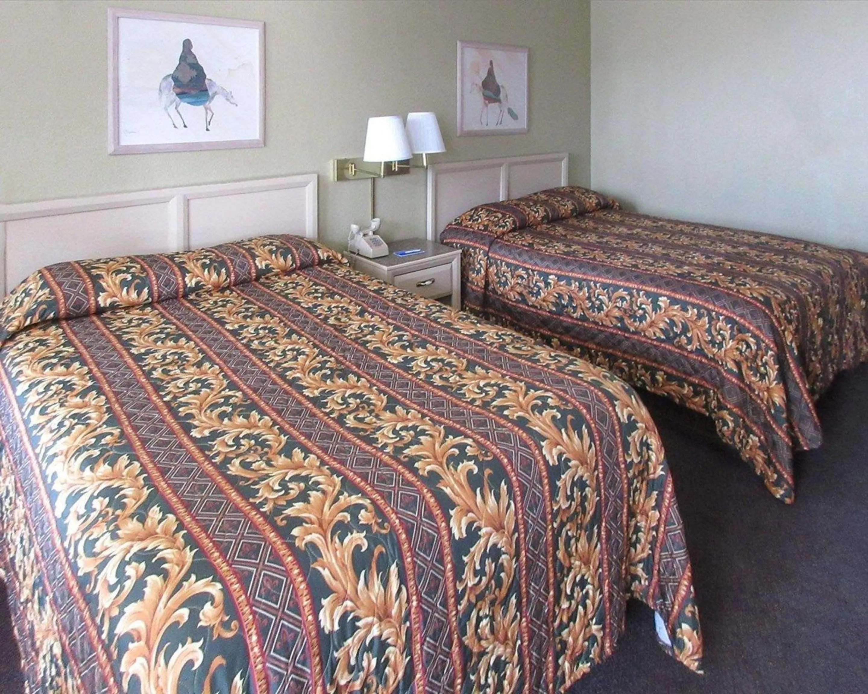 Queen Room with Two Queen Beds - Non-Smoking in Rodeway Inn San Juan
