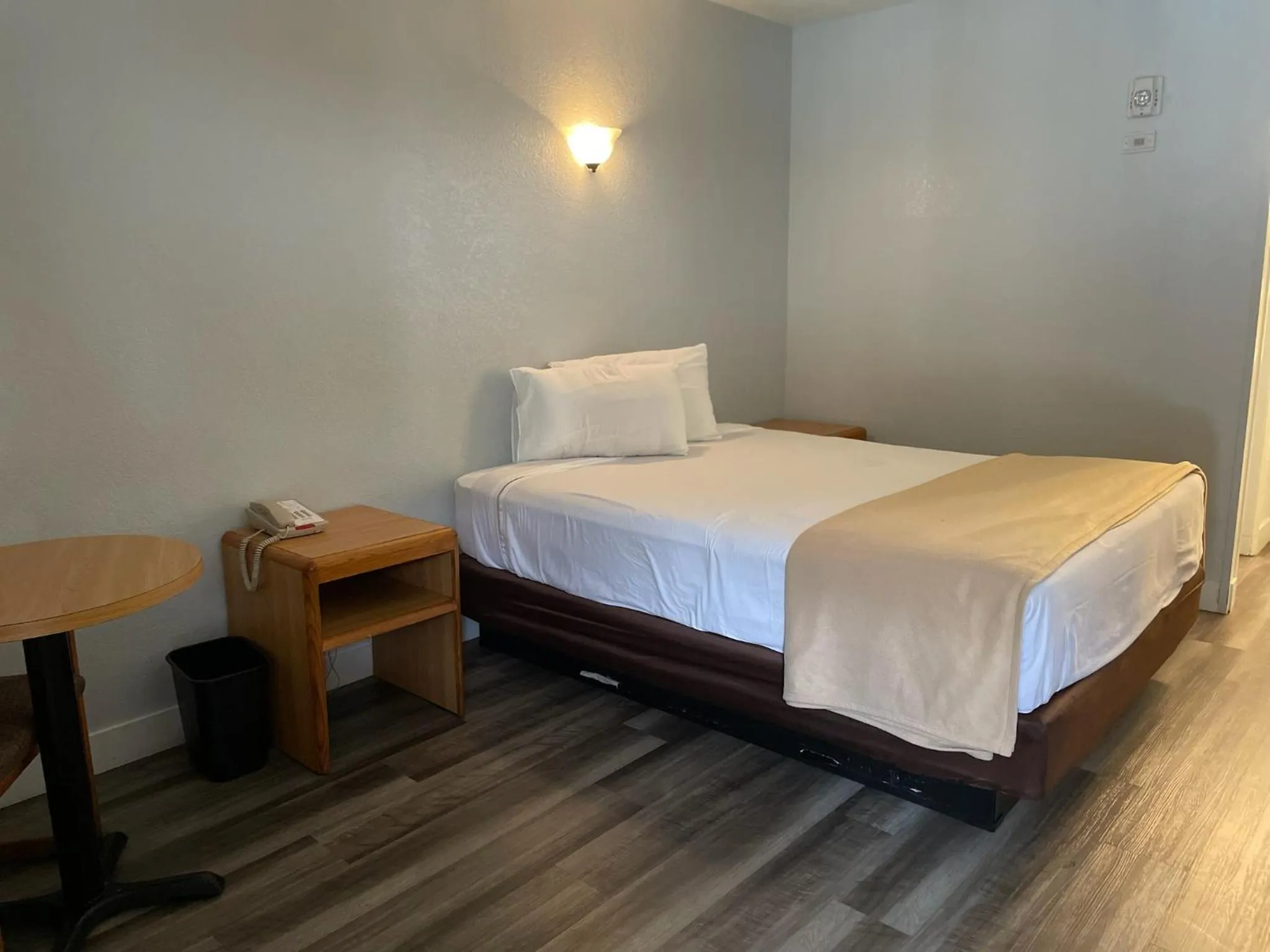 Deluxe Double Room (2 Adults + 1 Child) in Premier Inns Thousand Oaks