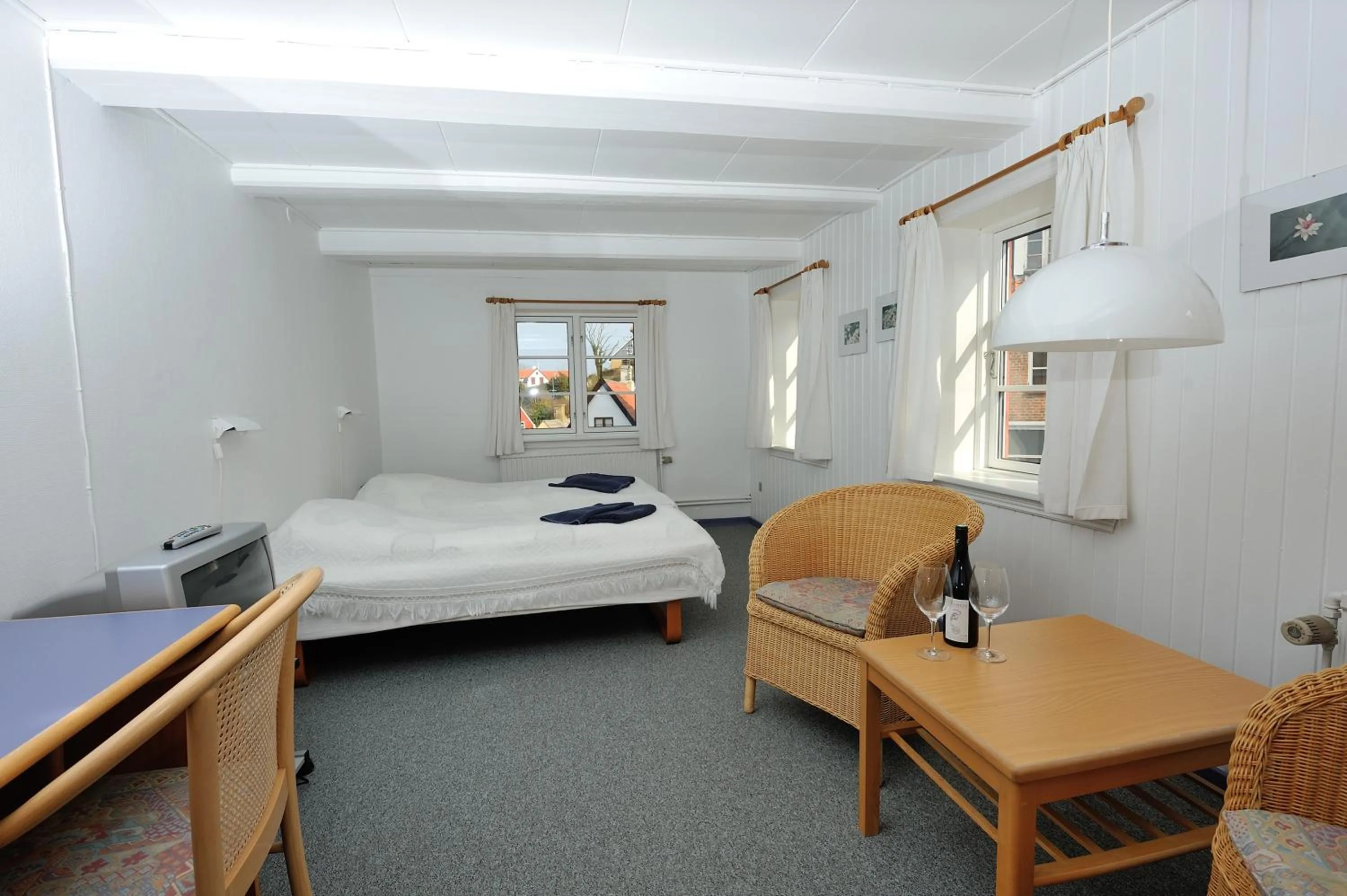 Twin Room (No dogs Allowed) in Hotel Gudhjem