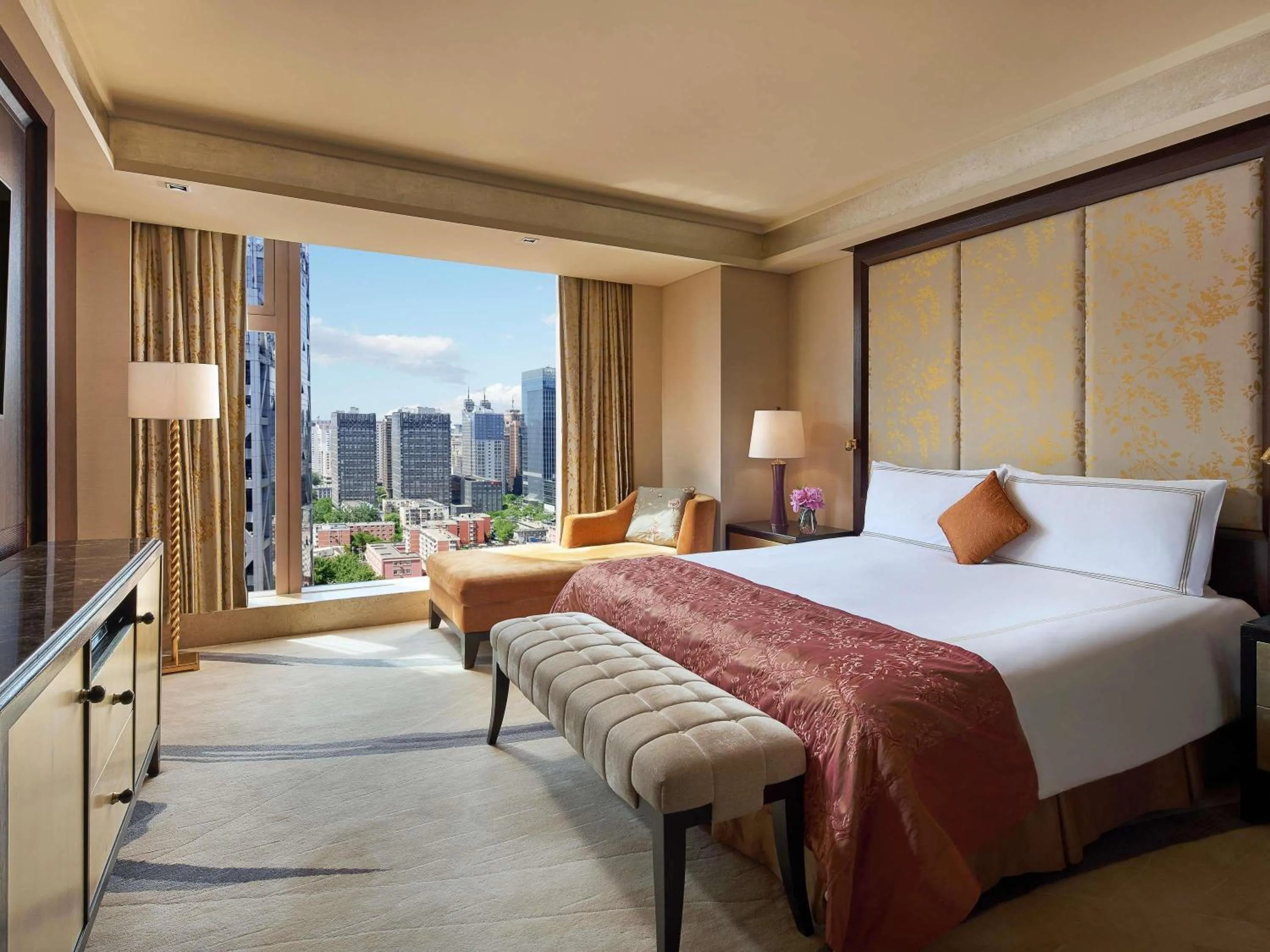 Signature Suite with Fairmont Gold Lounge Access in Fairmont Beijing - 20 minutes to Forbidden City by metro
