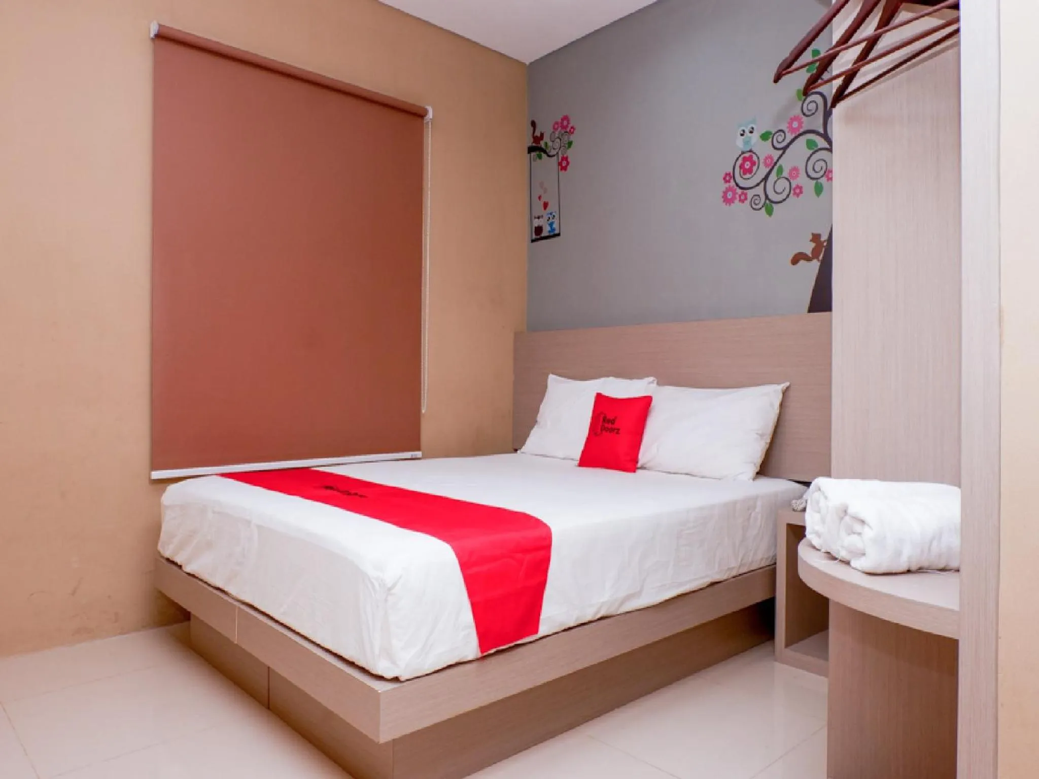 Deluxe Room in RedDoorz near Java Supermall Semarang