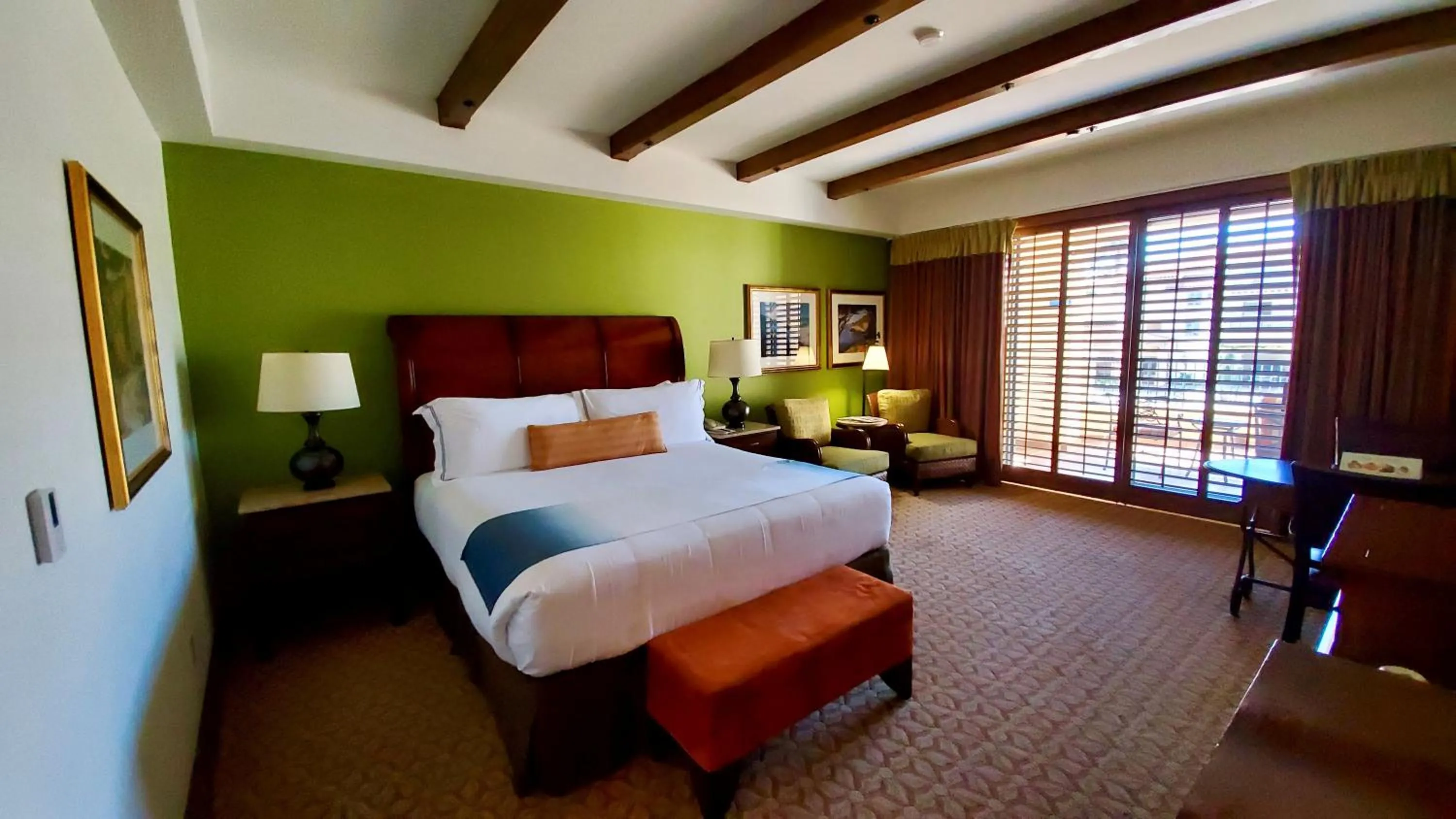 Deluxe Double Room with Balcony in Harbor View Inn