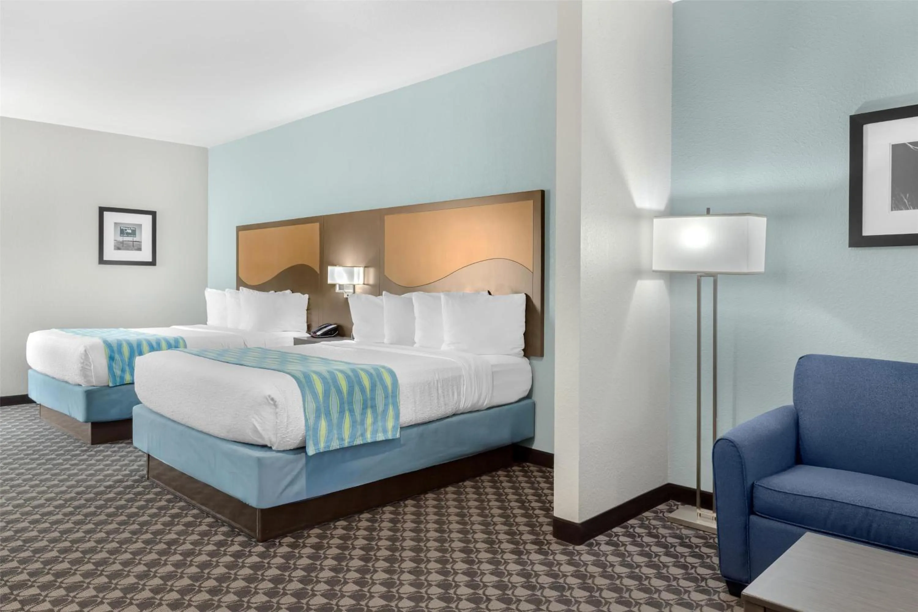 Queen Suite with Two Queen Beds with Sofa Bed in Best Western Plus Waller Hotel