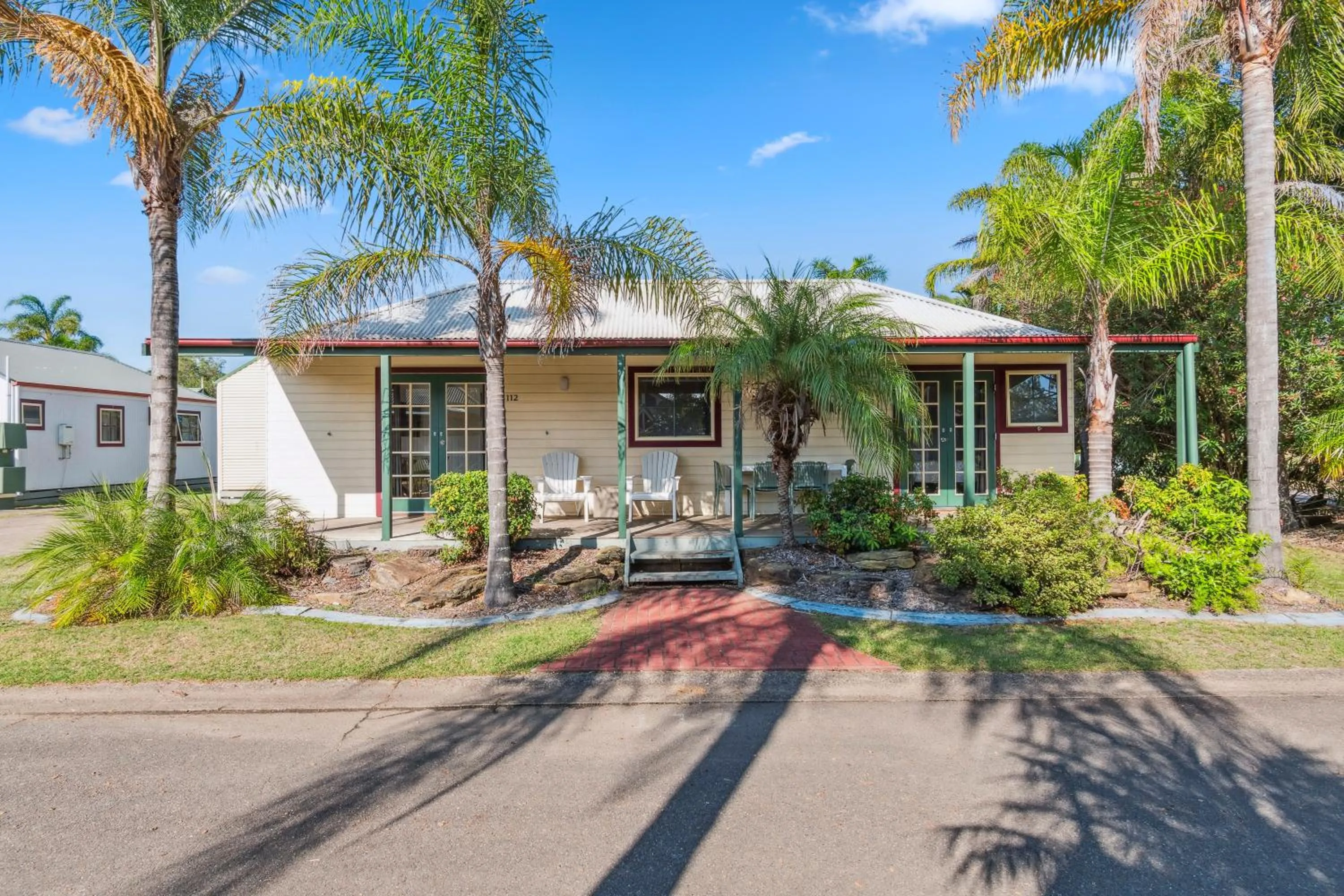 Deluxe Three-Bedroom Cabin in Batemans Bay Marina Resort