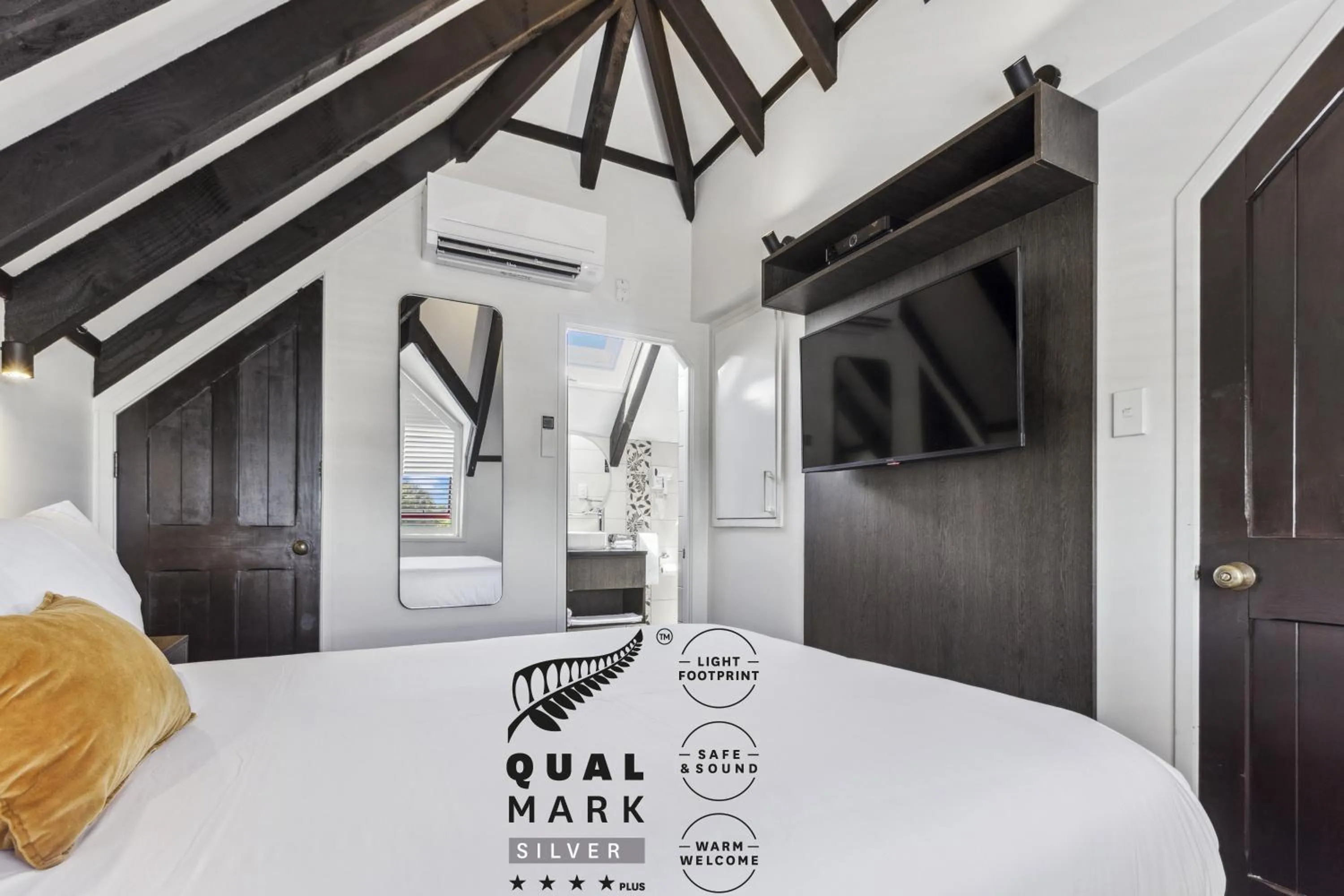 Double Room in Knights Inn