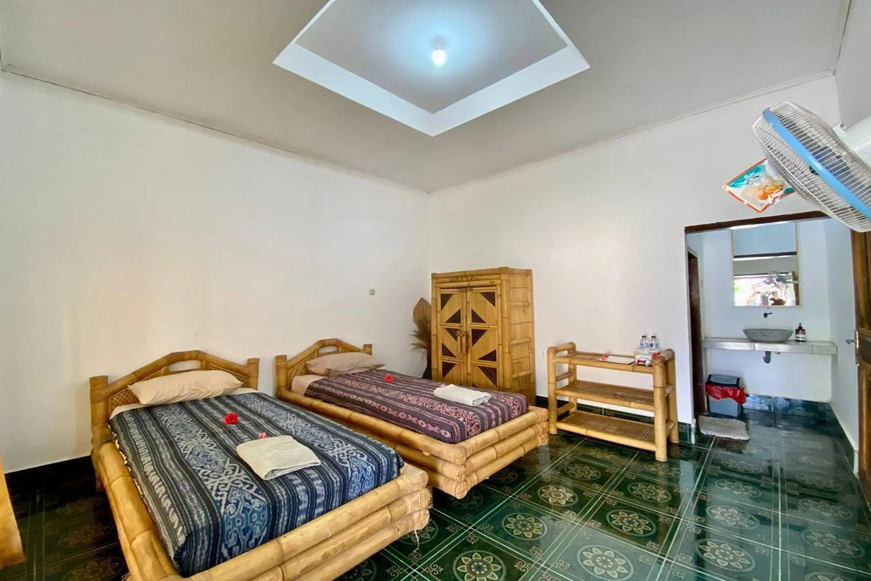 Standard Twin Room in Duyung Rooms & Resto Gerupuk