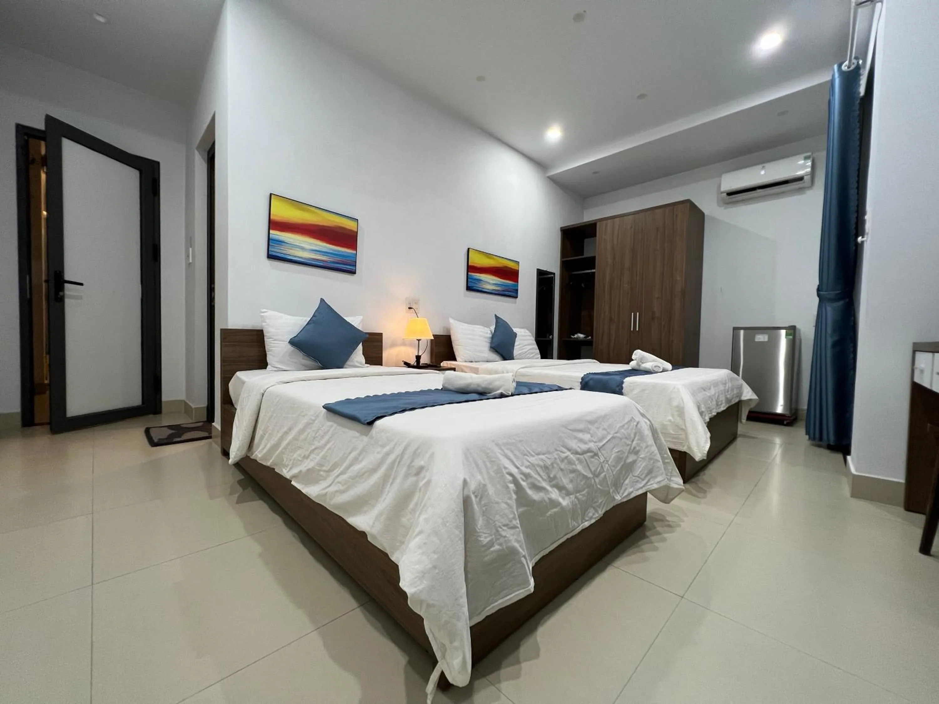 Family Room with Balcony in candyinn