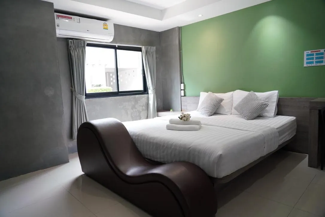 Deluxe Double Room with Shower in Matini Klong1