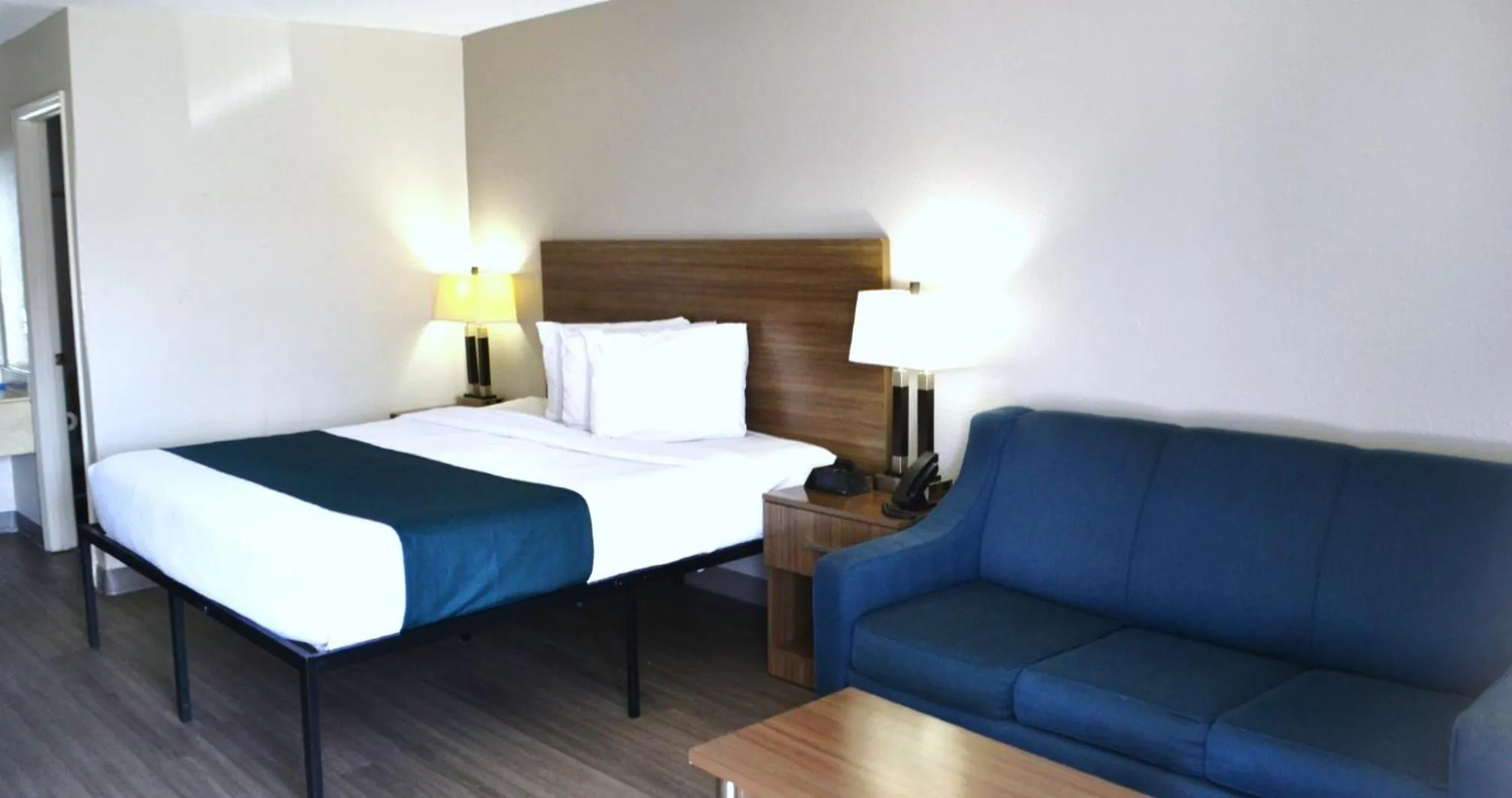 King Room - Non-Smoking in Studio 6 Suites Chattanooga TN Lookout Mtn.