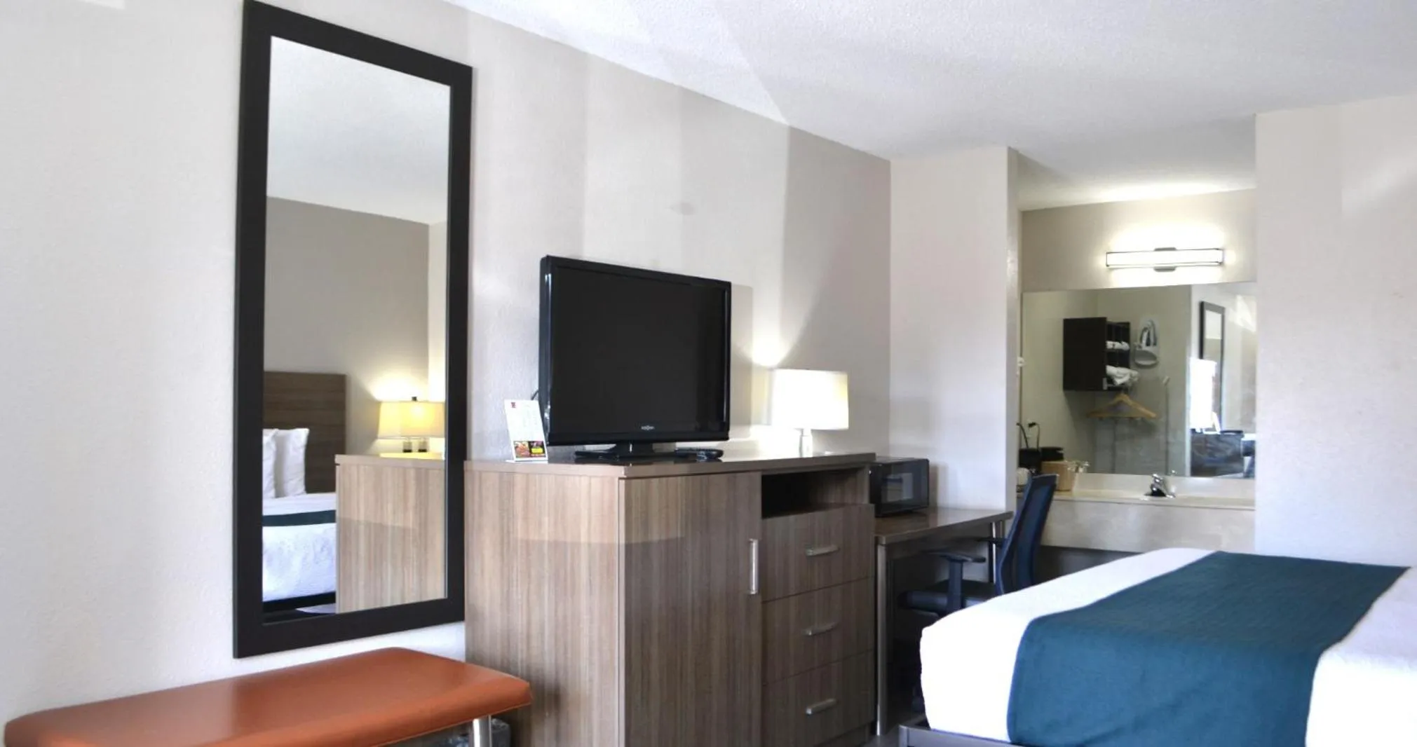 King Studio with Sofa Bed - Smoking in Studio 6 Suites Chattanooga TN Lookout Mtn.