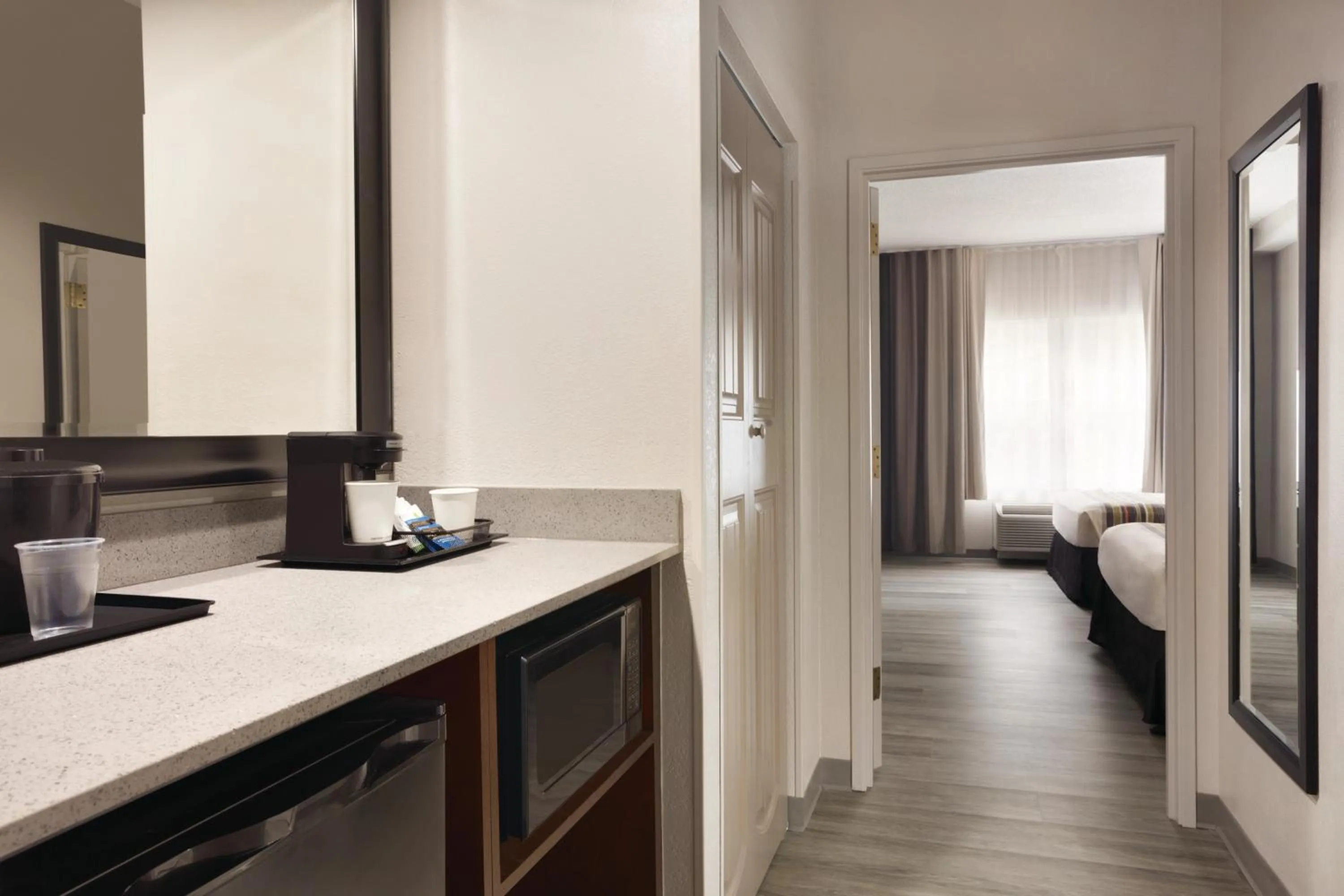 One-Bedroom Suite with Two Queen Beds - Disability Access/Non-Smoking  in Country Inn & Suites by Radisson, Chattanooga-Lookout Mountain