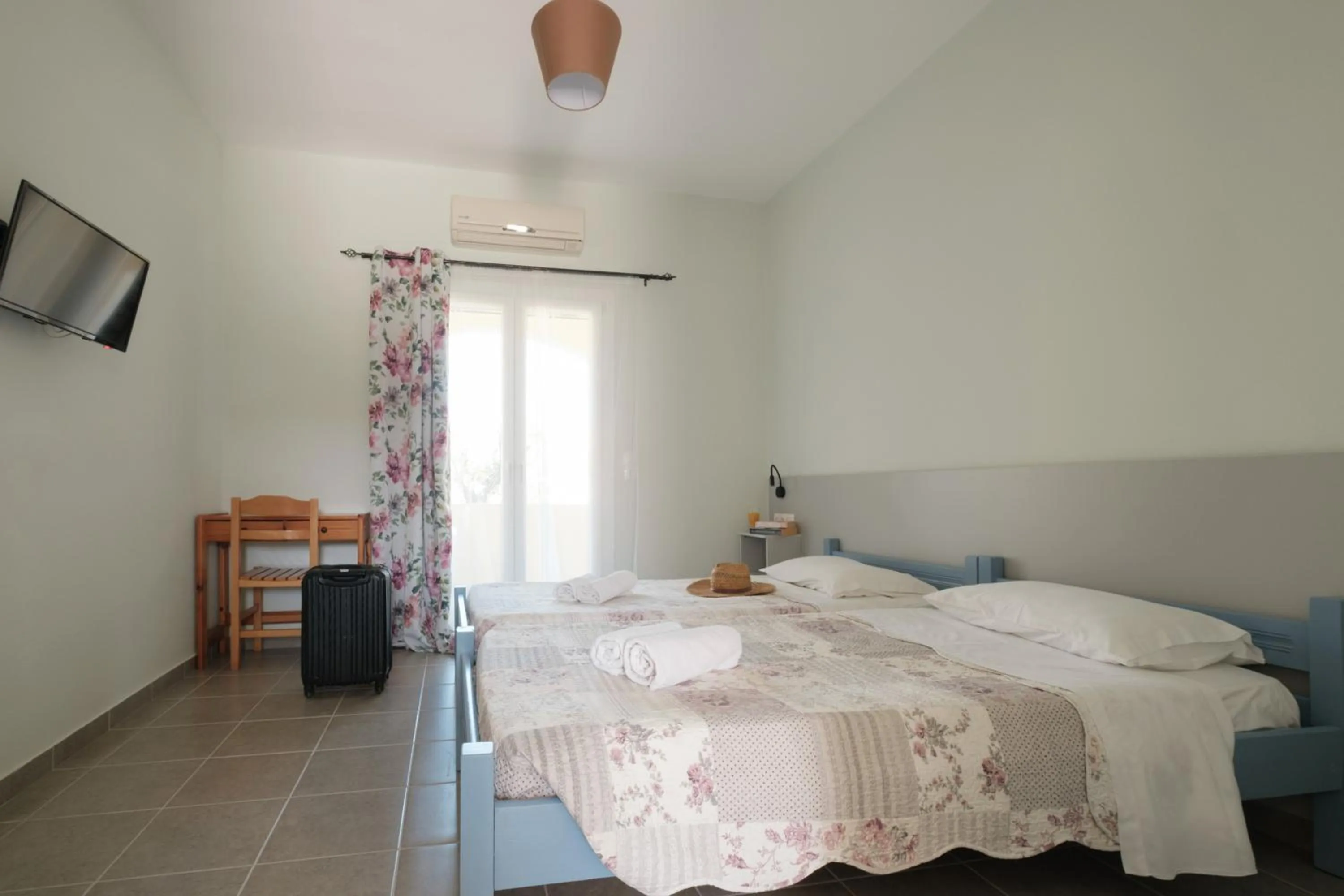 Deluxe Twin Room in Feeloxenia Corfu Apartments