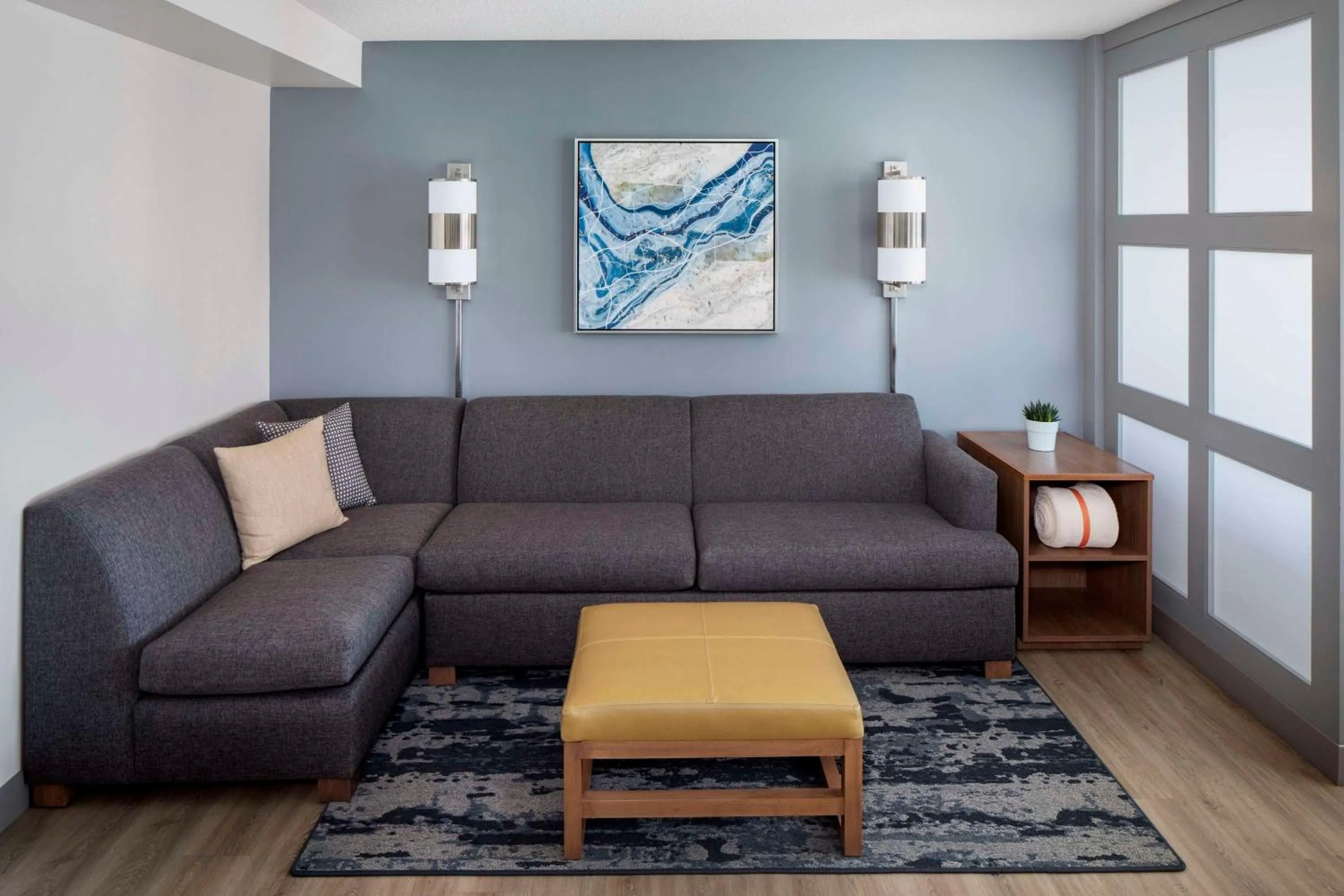 King Room with Sofa Bed and Roll-In Shower - Disability Access in Hyatt Place Long Island East End