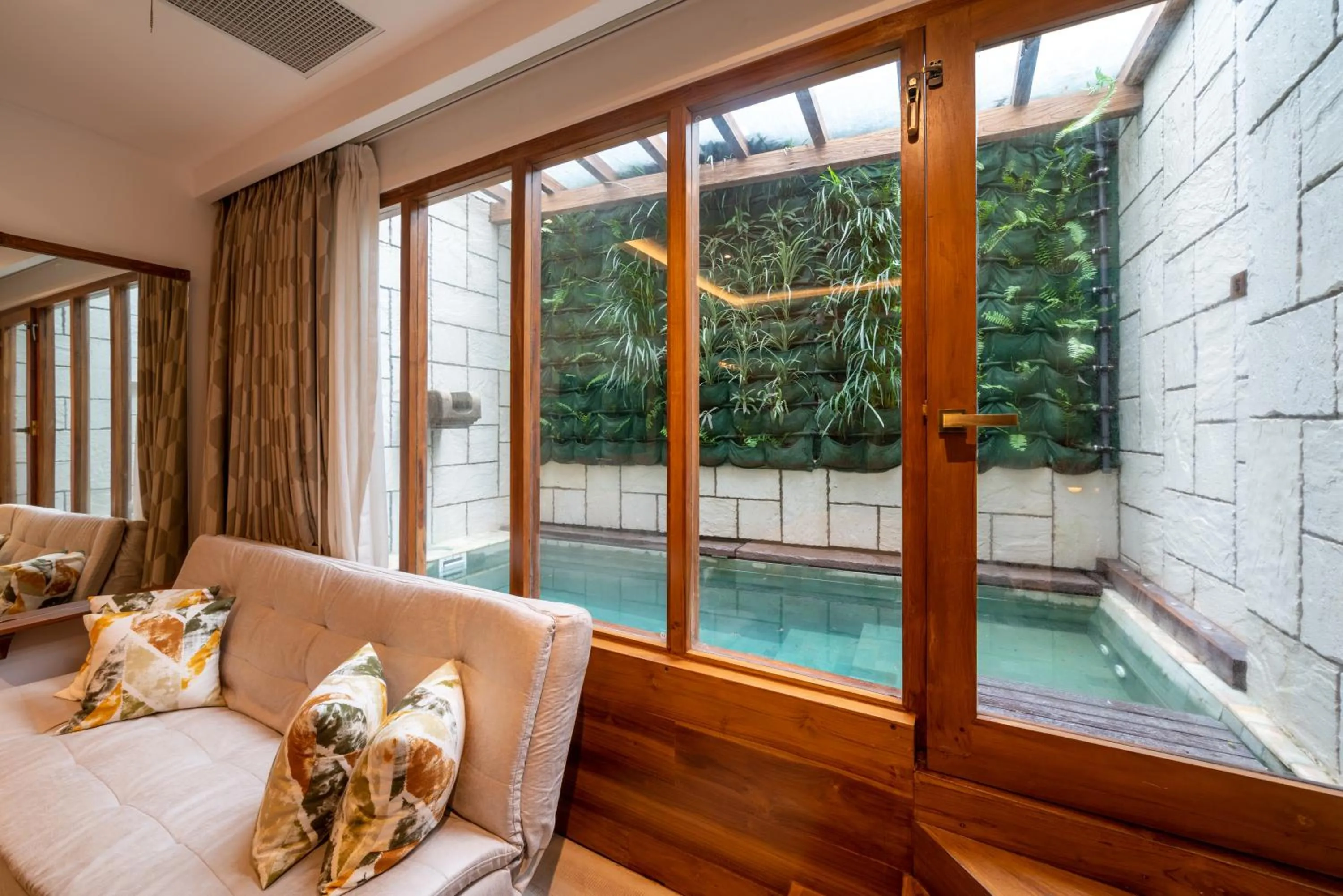 Plunge Pool Suite - single occupancy in The Radh Hotel