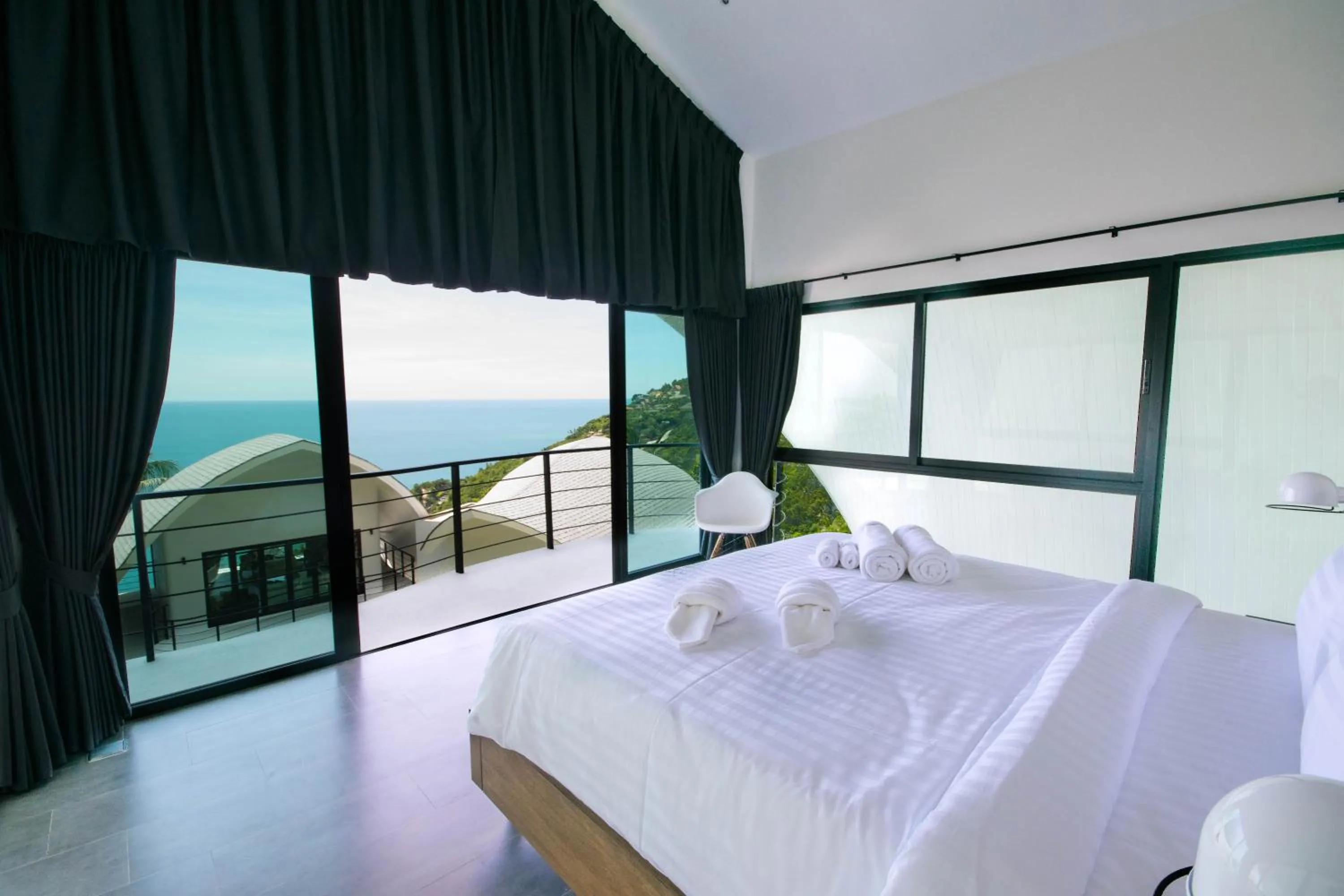 Deluxe Double Room with Balcony and Sea View in Villa The Spot Koh Samui