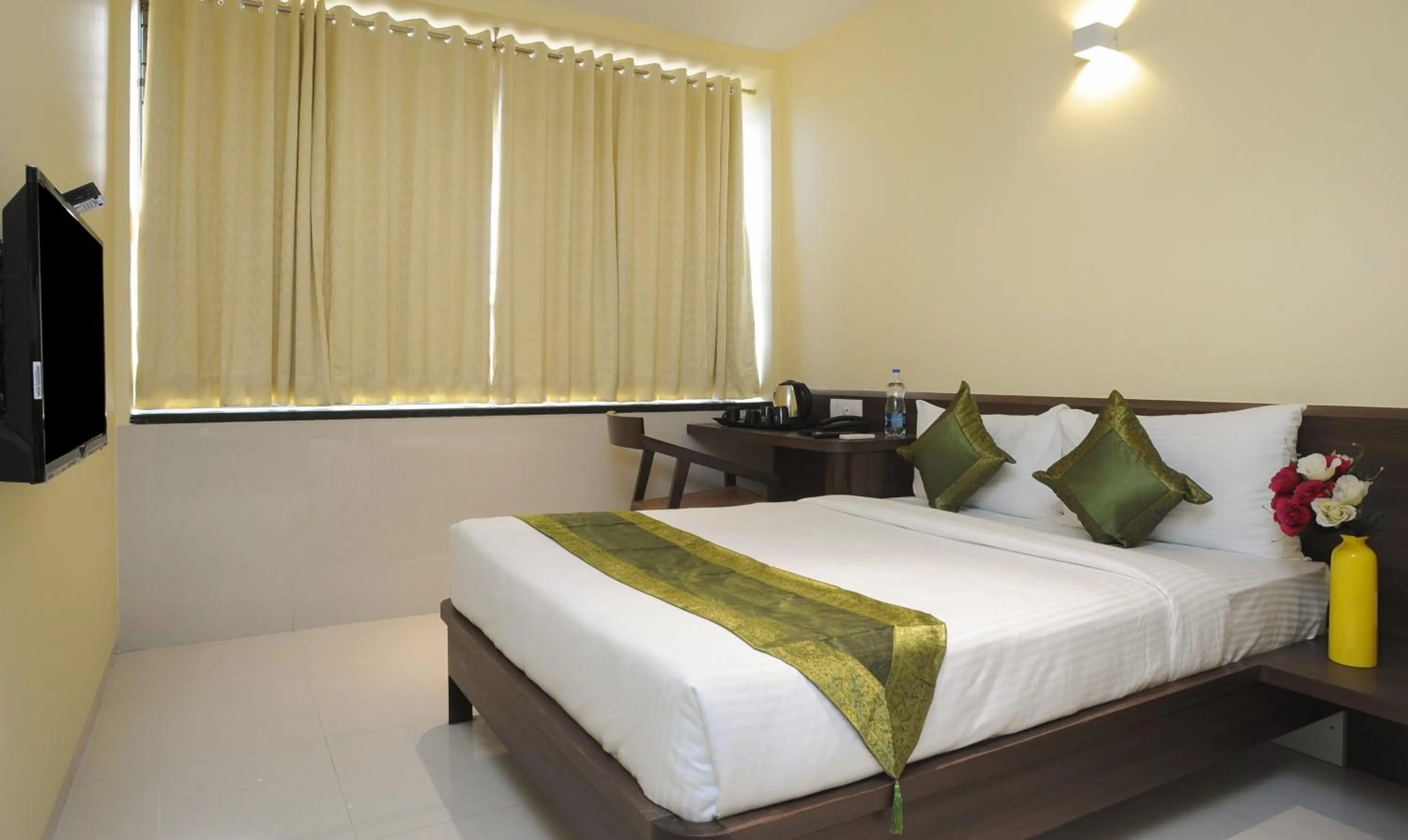 Deluxe Family Room - single occupancy in Treebo Balaji Residency, Kolhapur
