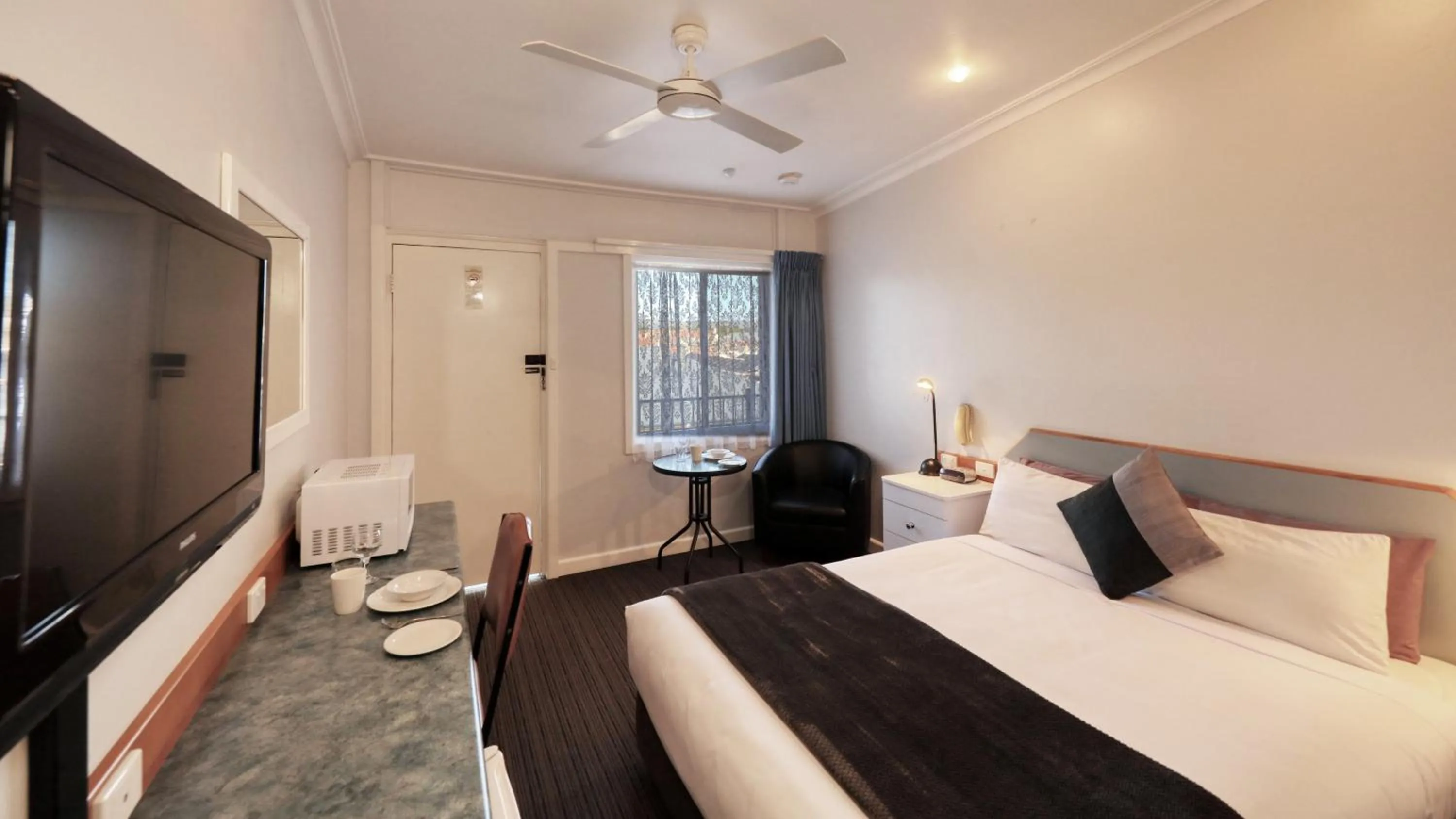 Superior Queen Room in Tumut Farrington motel