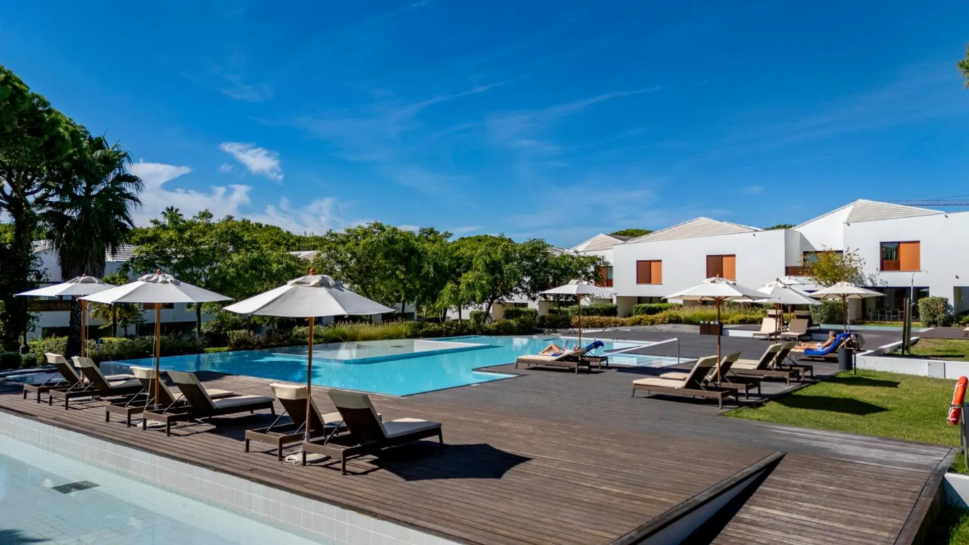 Four-Bedroom Luxury Apartment in Pine Cliffs Village