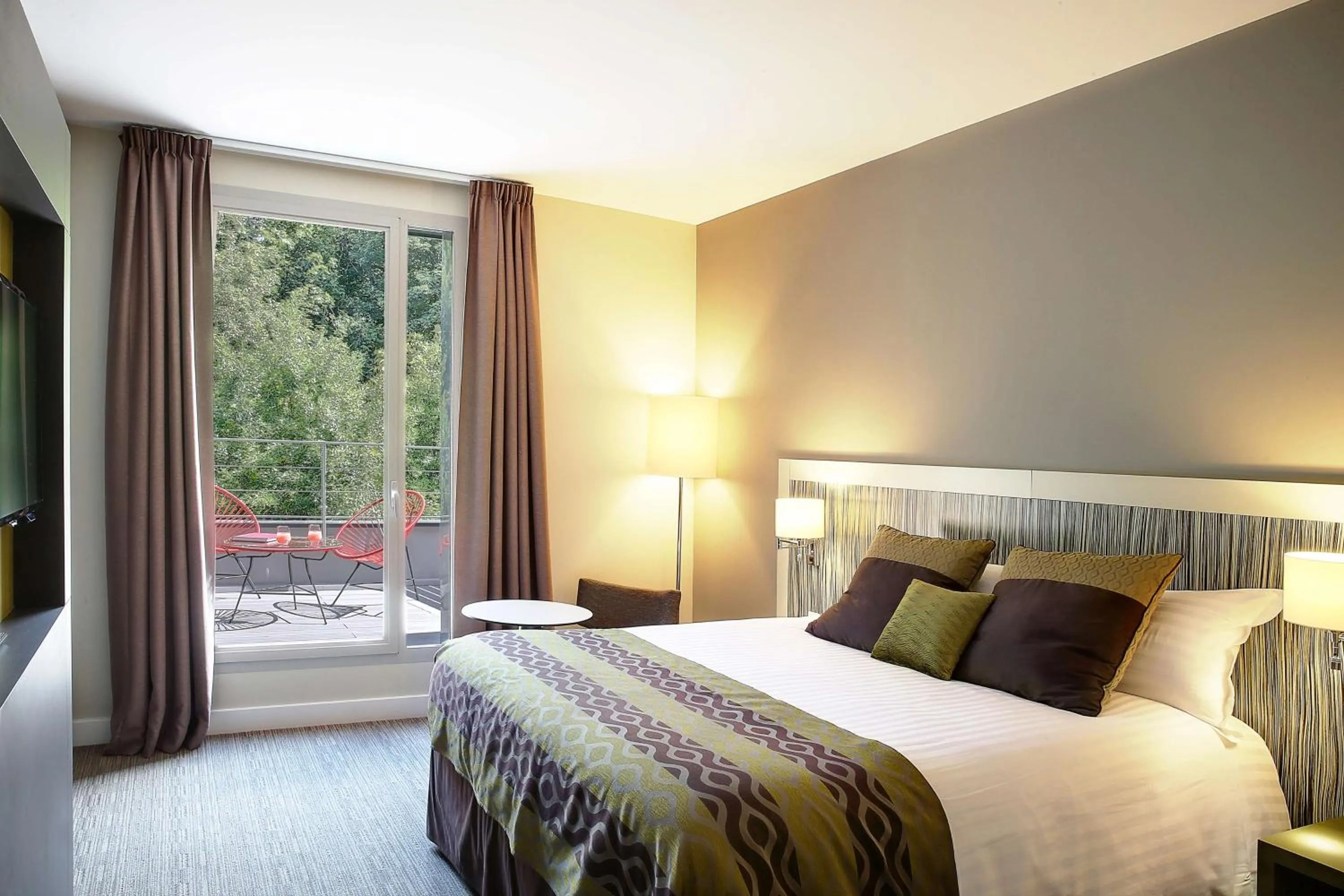 Executive King Room with Forest View in Best Western Plus Paris Meudon Ermitage