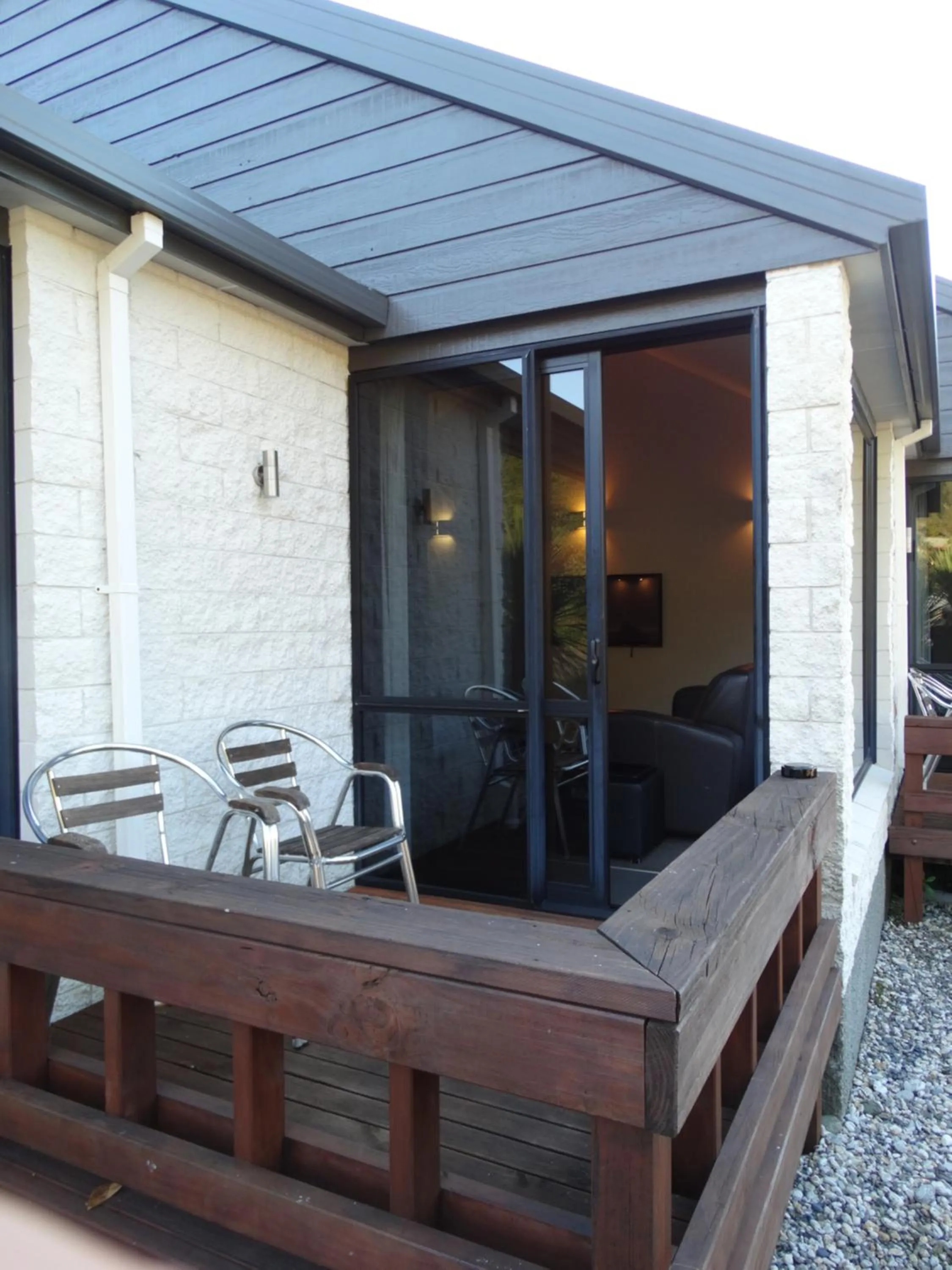 Studio with Balcony in Alpine Glacier Motel