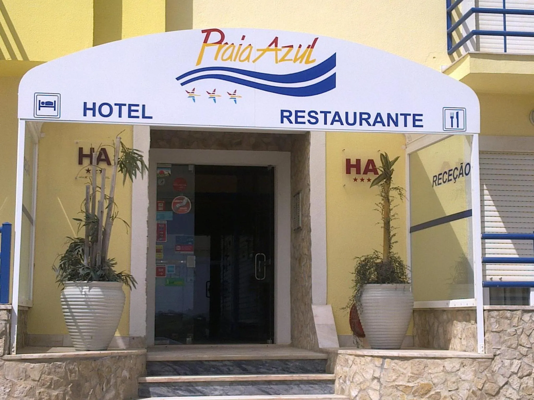 Small One-Bedroom Apartment with Sea View in Hotel Apartamento Praia Azul