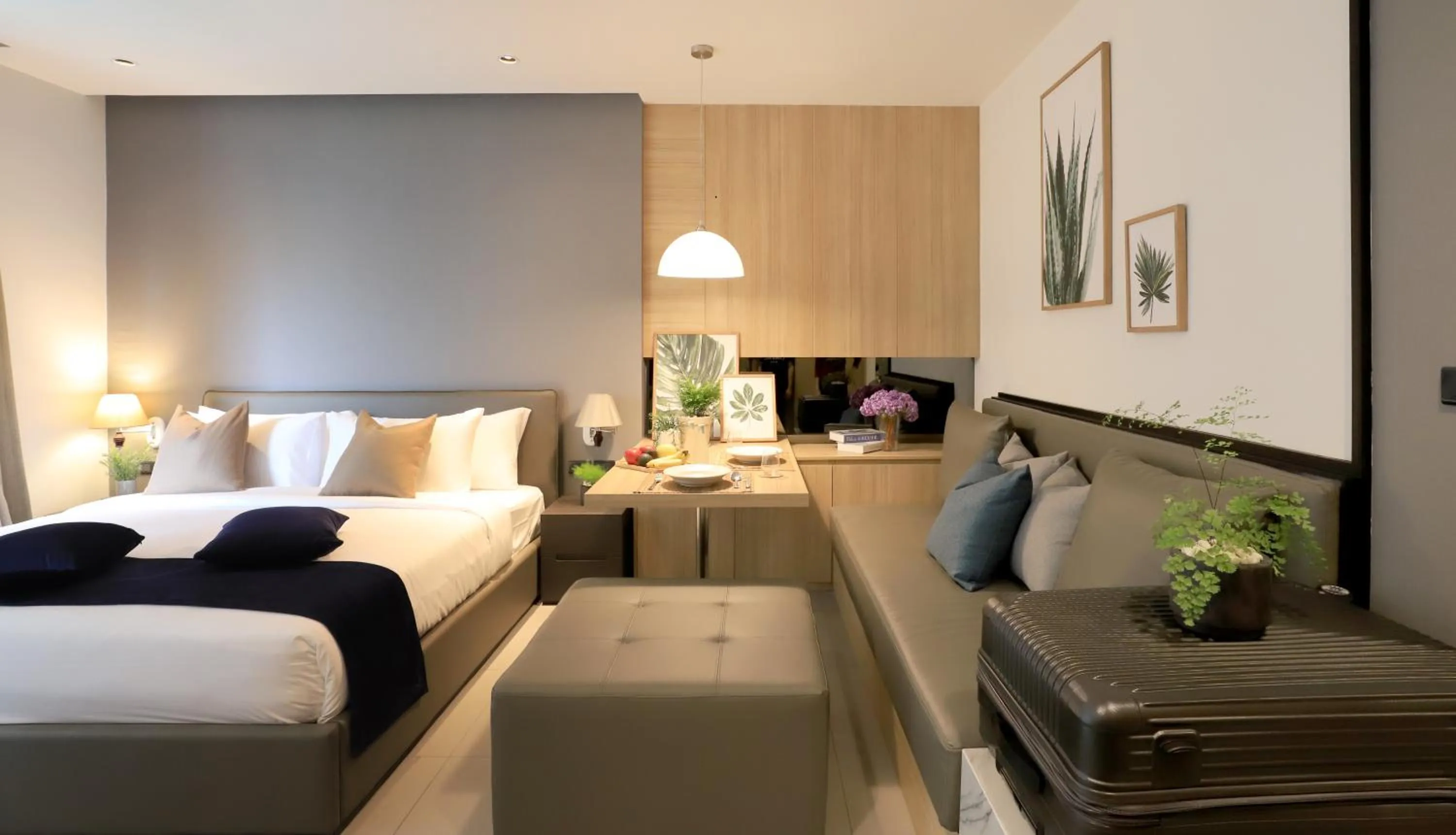 Deluxe Room in Alix Bangkok Hotel