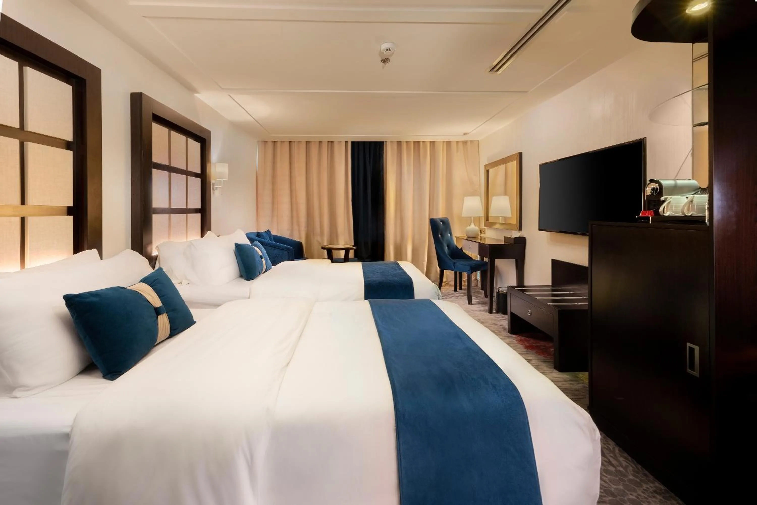 Twin Room with City View in Blue inn Boutique