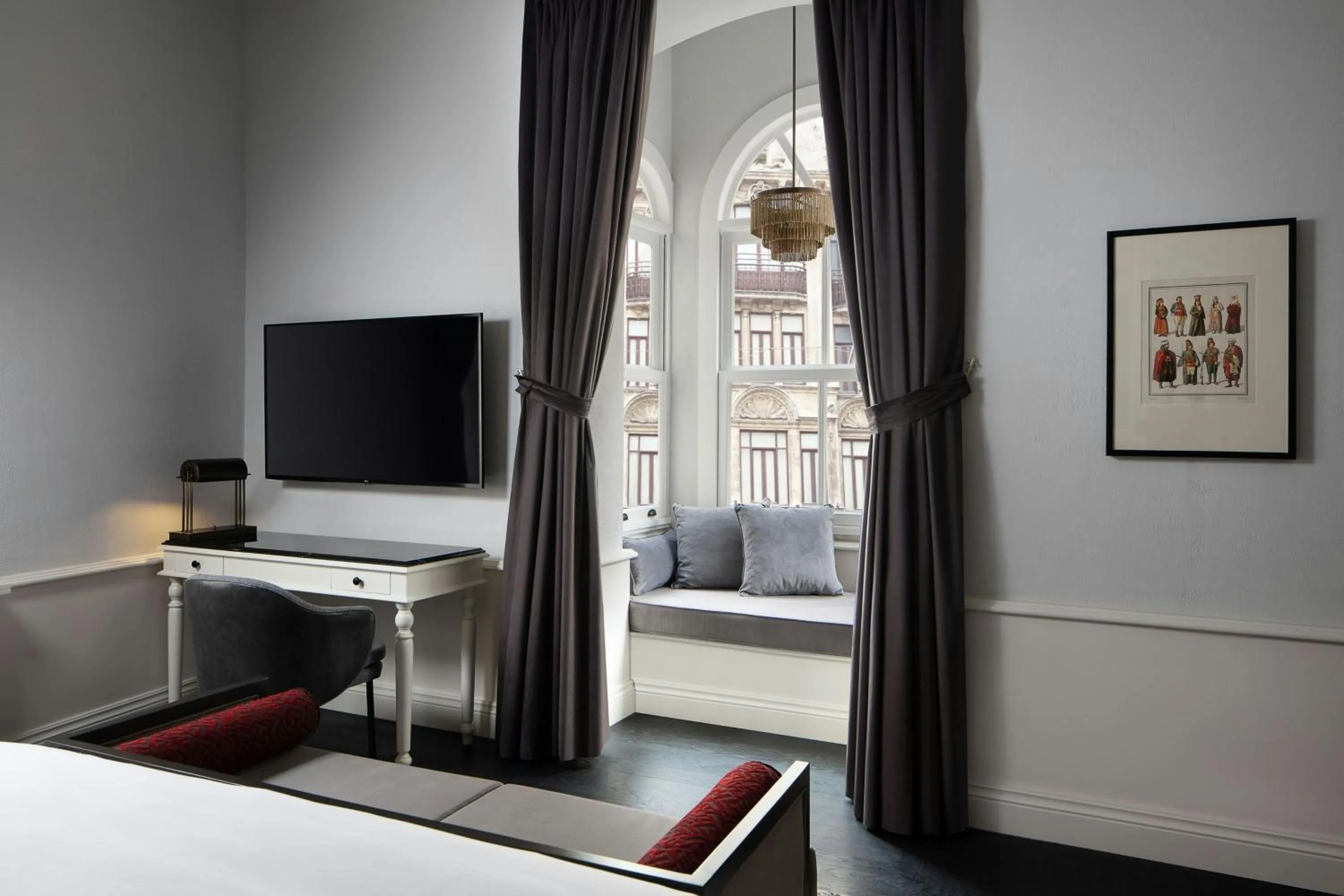 Grand Pera Corner in Adahan DeCamondo Pera, Autograph Collection