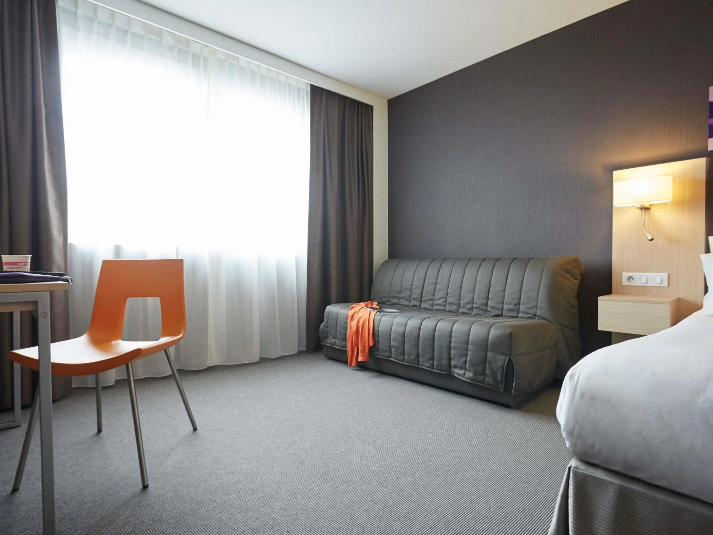 Family Room with King Bed and Sofa Bed in Mercure Valenciennes Centre