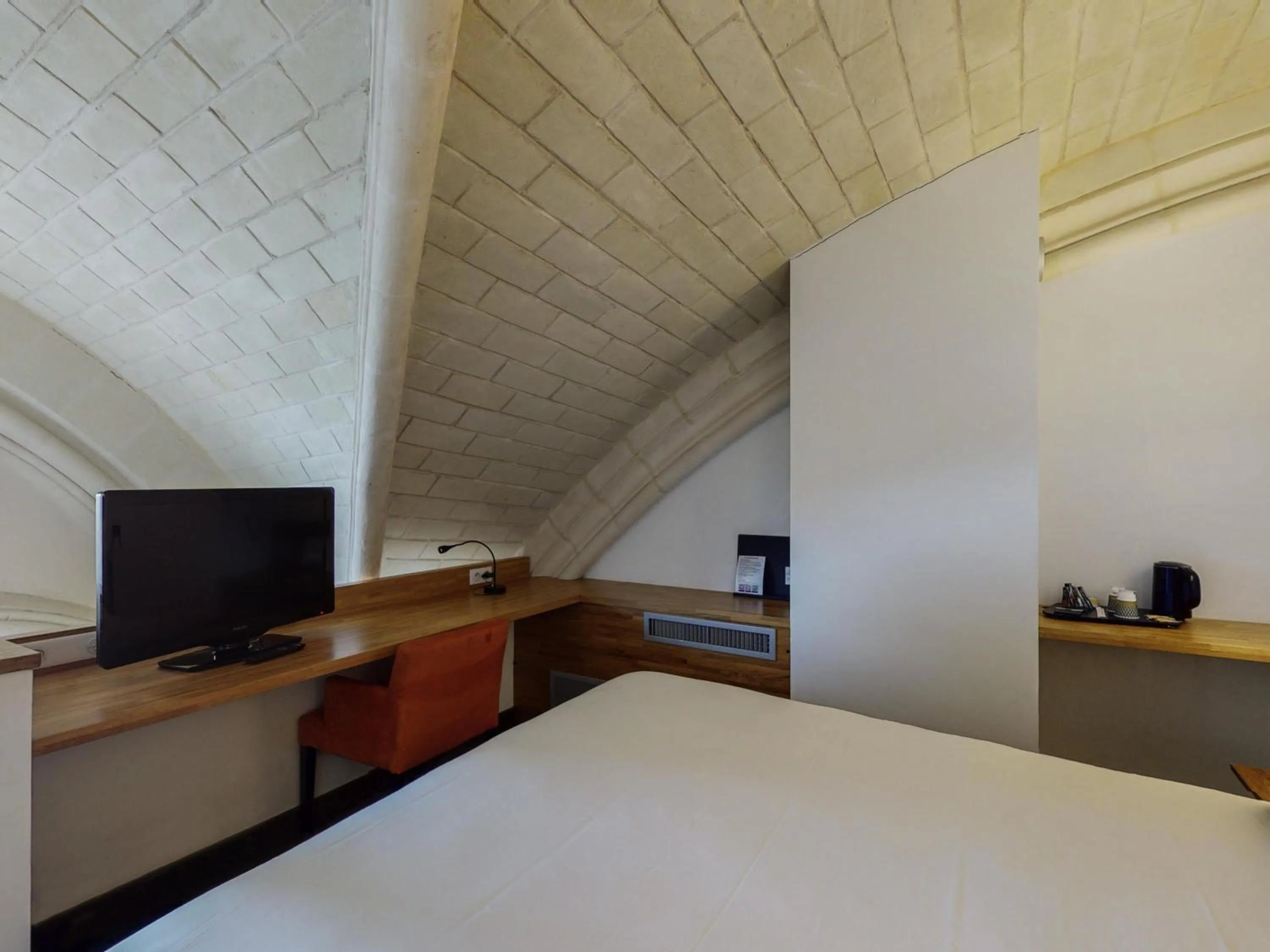 Superior Room with 1 Double Bed in Mercure Poitiers Centre