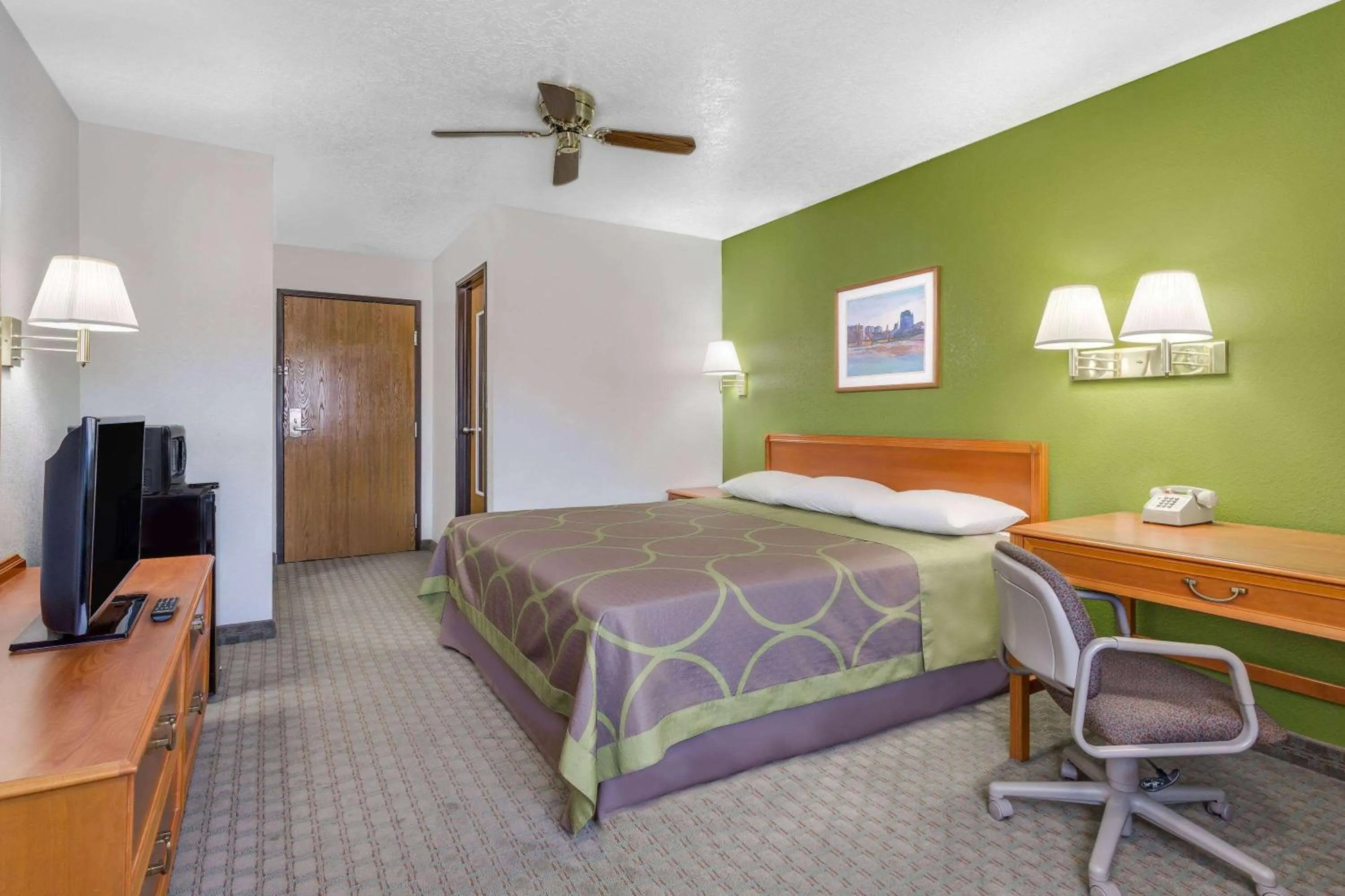 Queen Room - Mobility Access/Non-Smoking in Super 8 by Wyndham Price